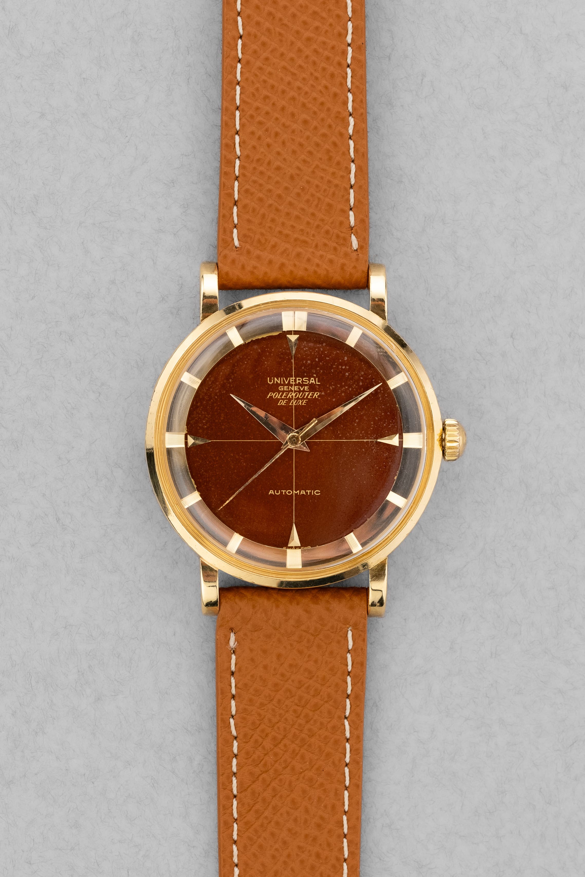 PRUL Superbe Universal Genève Polerouter De Luxe « Caramel Tropical » en or jaune, réf. 10234-3, circa 1955 - Front