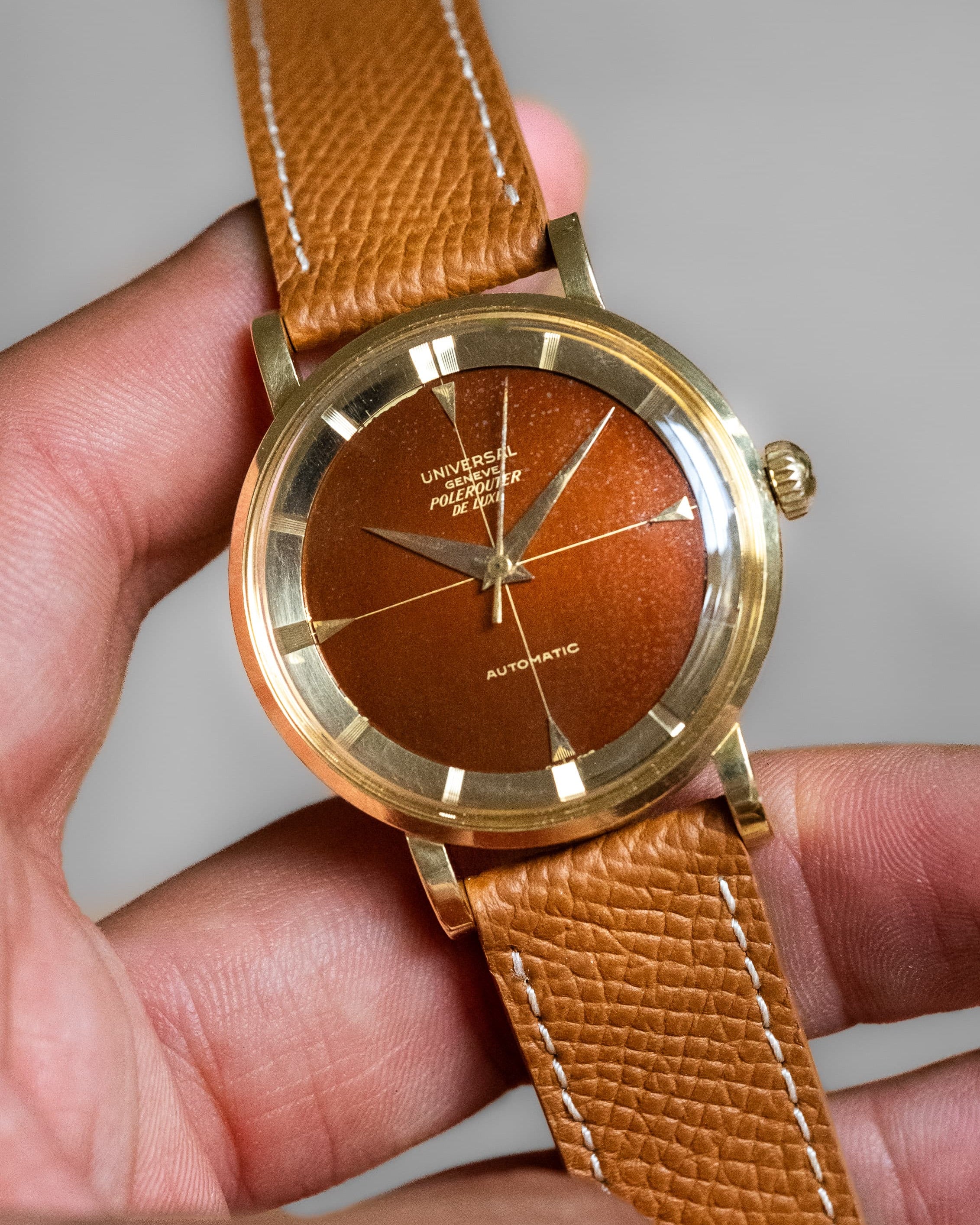 PRUL Superbe Universal Genève Polerouter De Luxe « Caramel Tropical » en or jaune, réf. 10234-3, circa 1955 - Lifestyle