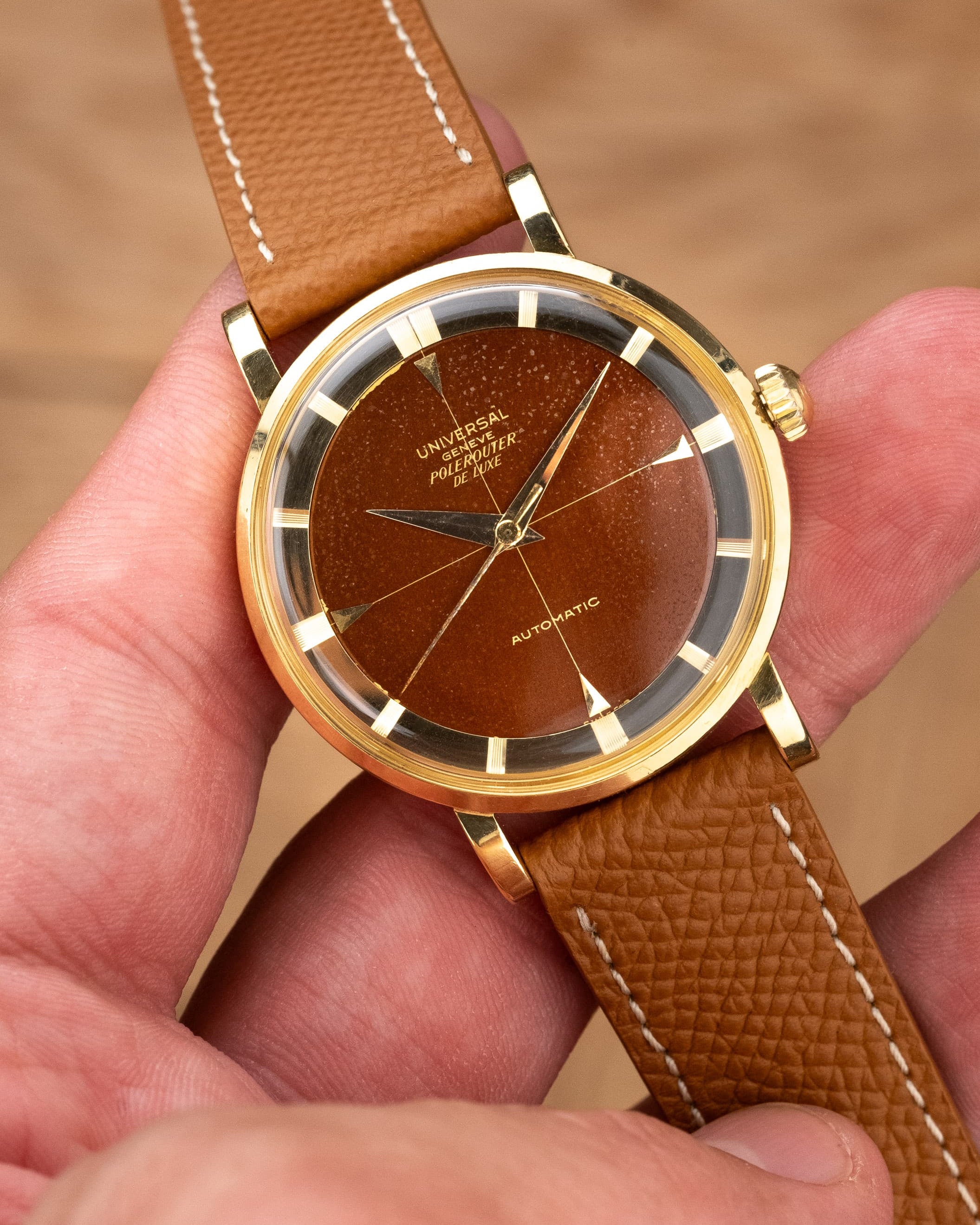 PRUL Superbe Universal Genève Polerouter De Luxe « Caramel Tropical » en or jaune, réf. 10234-3, circa 1955 - Lifestyle