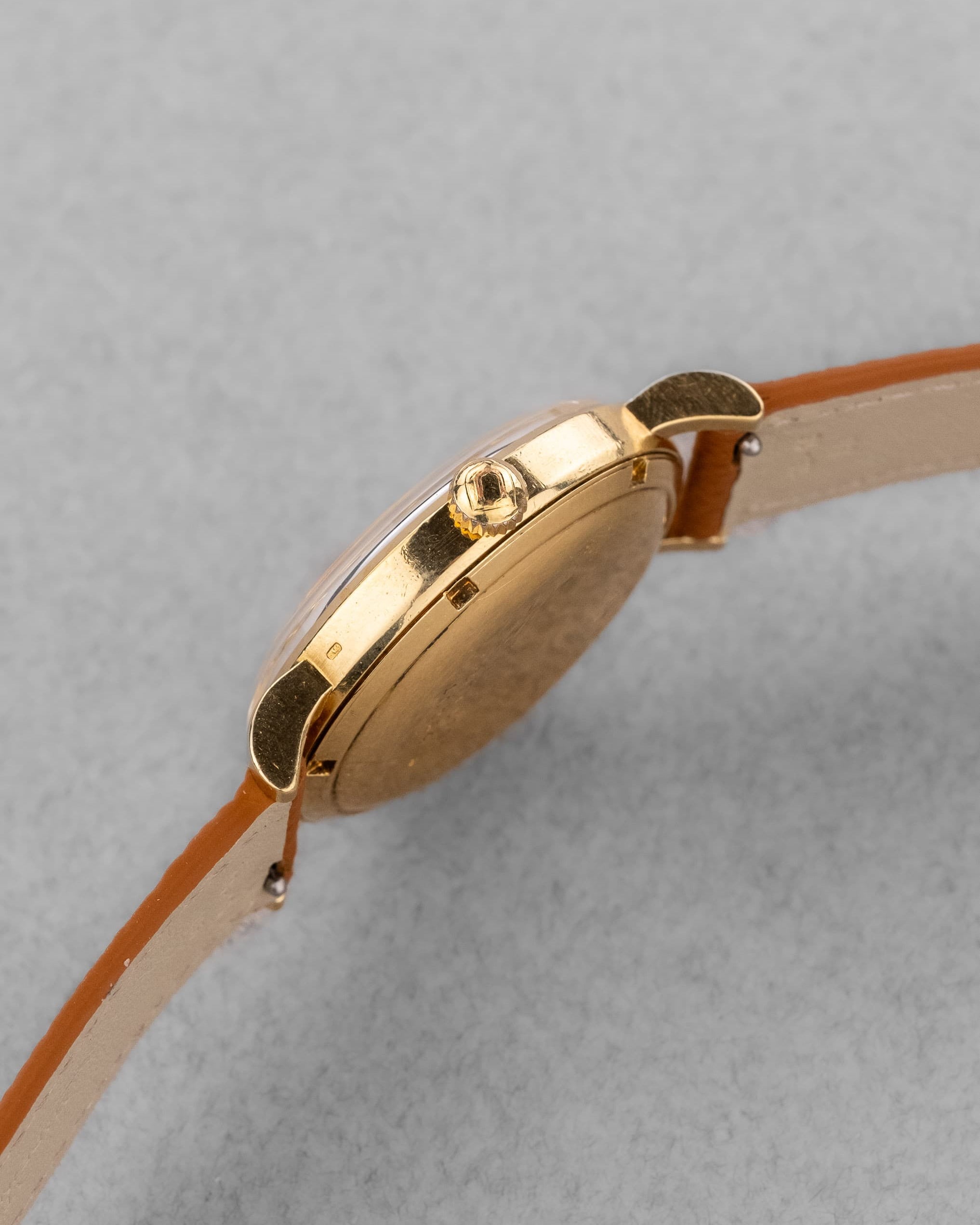 PRUL Superbe Universal Genève Polerouter De Luxe « Caramel Tropical » en or jaune, réf. 10234-3, circa 1955 - Right side