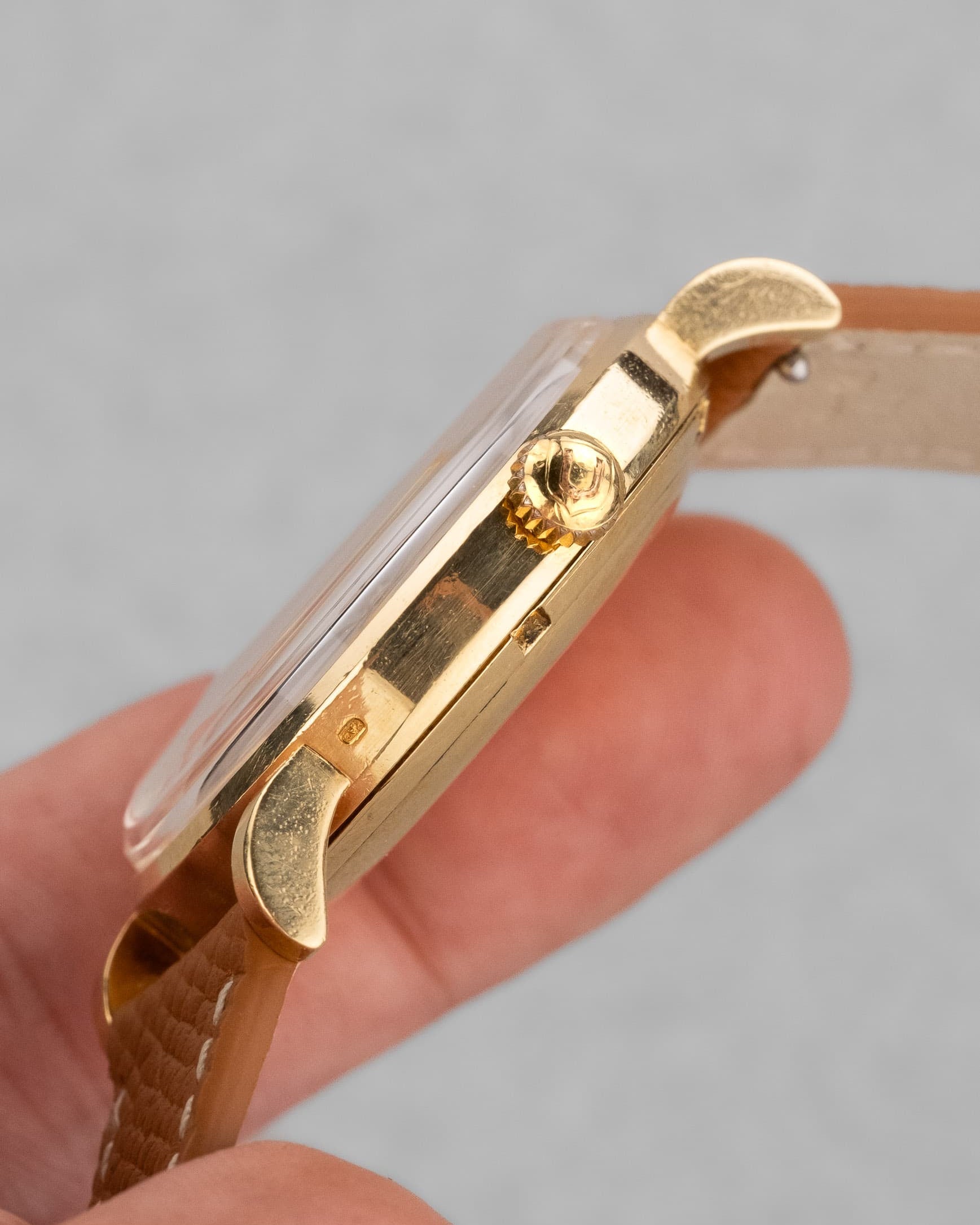 PRUL Superbe Universal Genève Polerouter De Luxe « Caramel Tropical » en or jaune, réf. 10234-3, circa 1955 - Right side