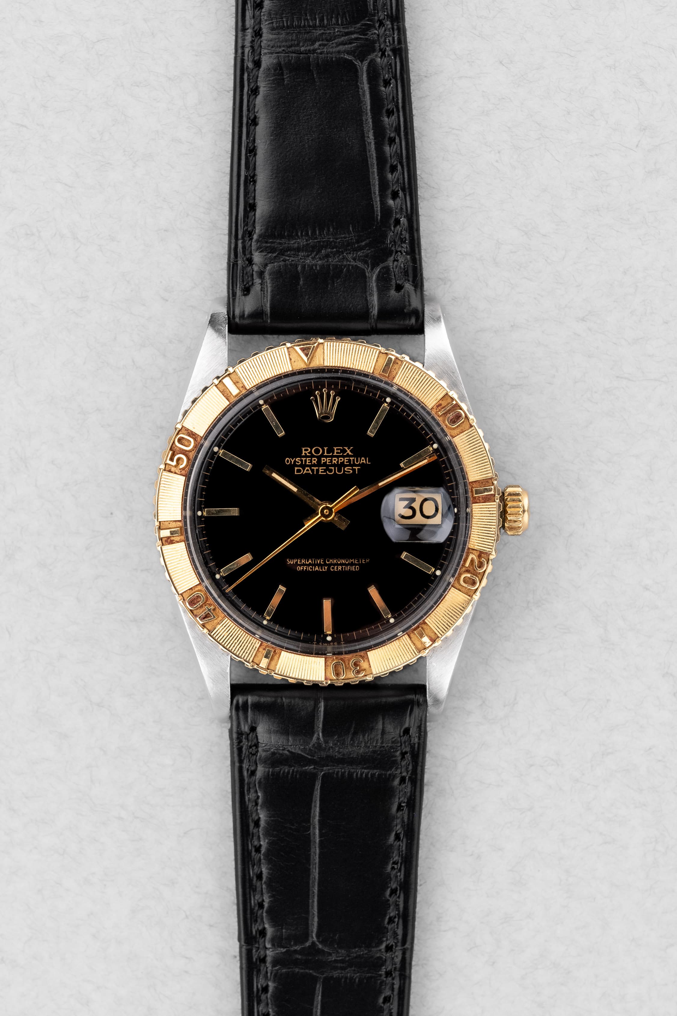 PVMQ Rolex Datejust Turn-O-Graph « Thunderbird » réf. 1625 en acier et or jaune, de 1971 - Front