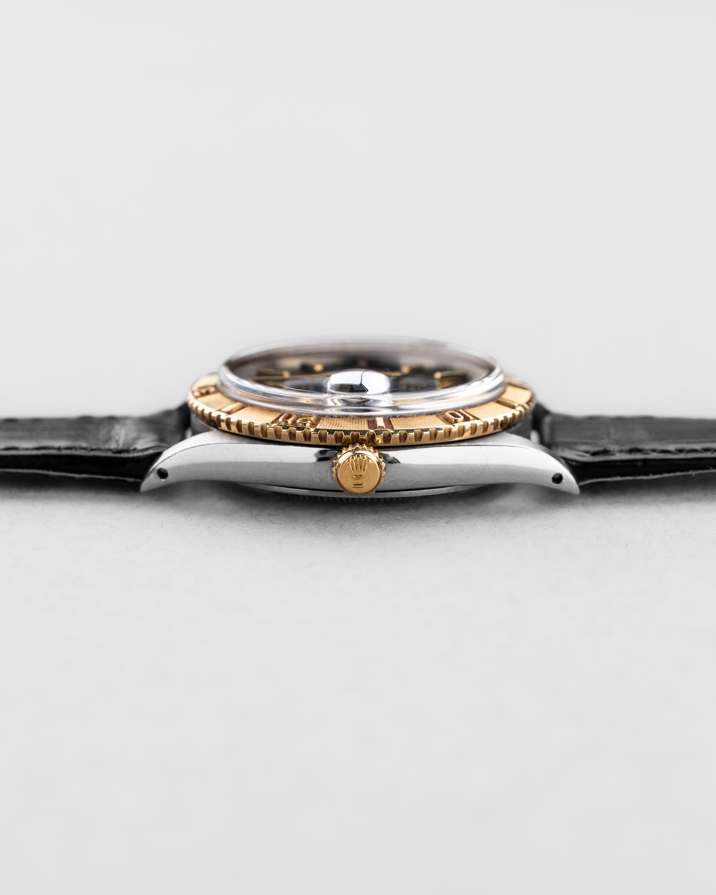 PVMQ Rolex Datejust Turn-O-Graph « Thunderbird » réf. 1625 en acier et or jaune, de 1971 - Right side