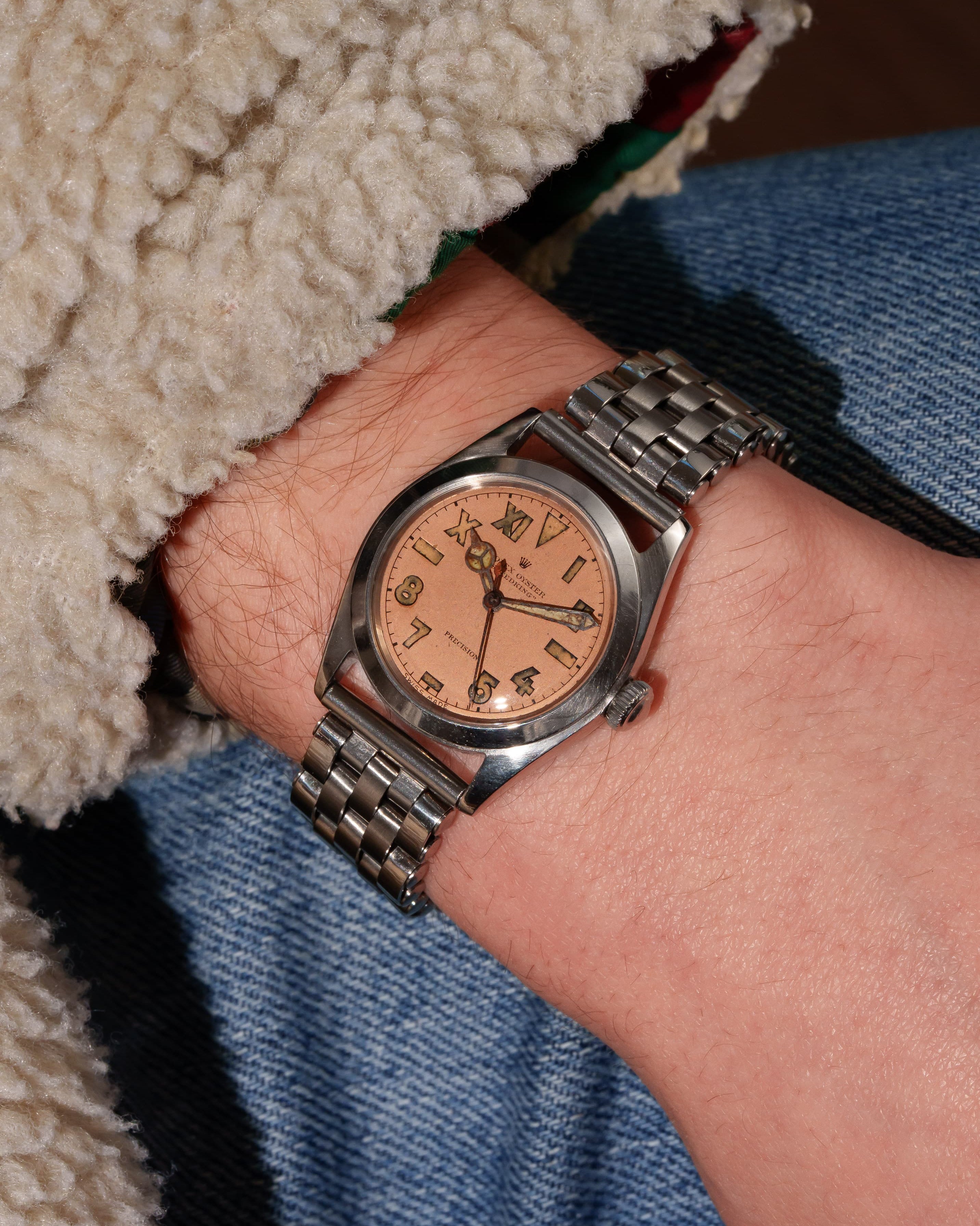 PVZW Superbe et Rare Rolex Speedking réf. 4220 de 1943 – Cadran « Salmon California » au Radium, Flat Back - Wristshot