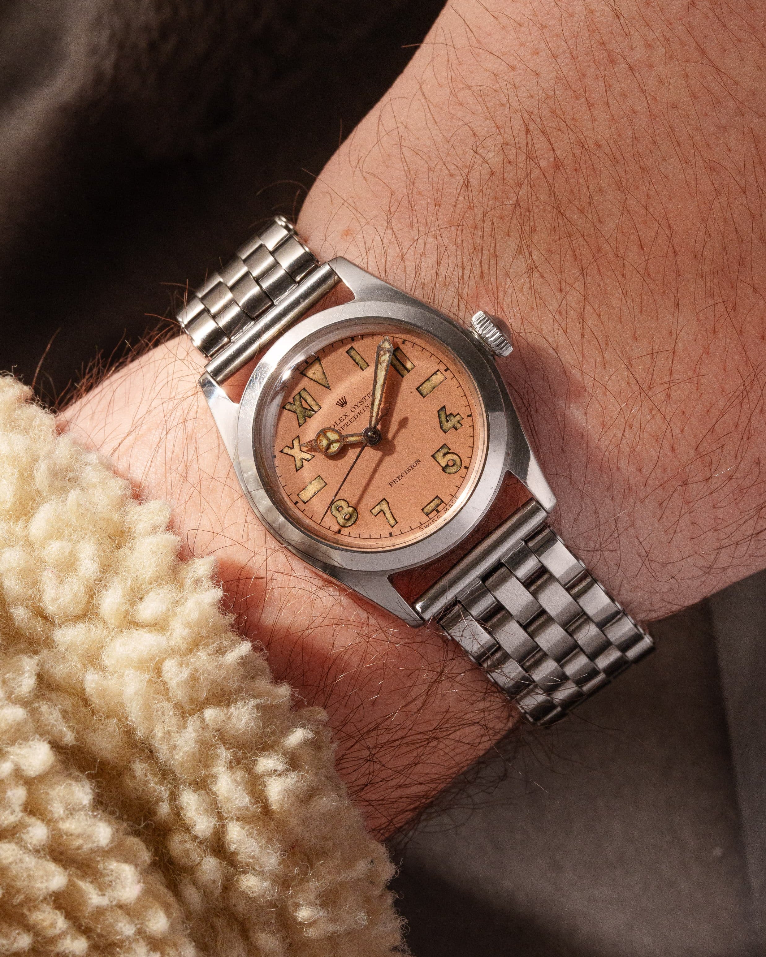 PVZW Superbe et Rare Rolex Speedking réf. 4220 de 1943 – Cadran « Salmon California » au Radium, Flat Back - Wristshot