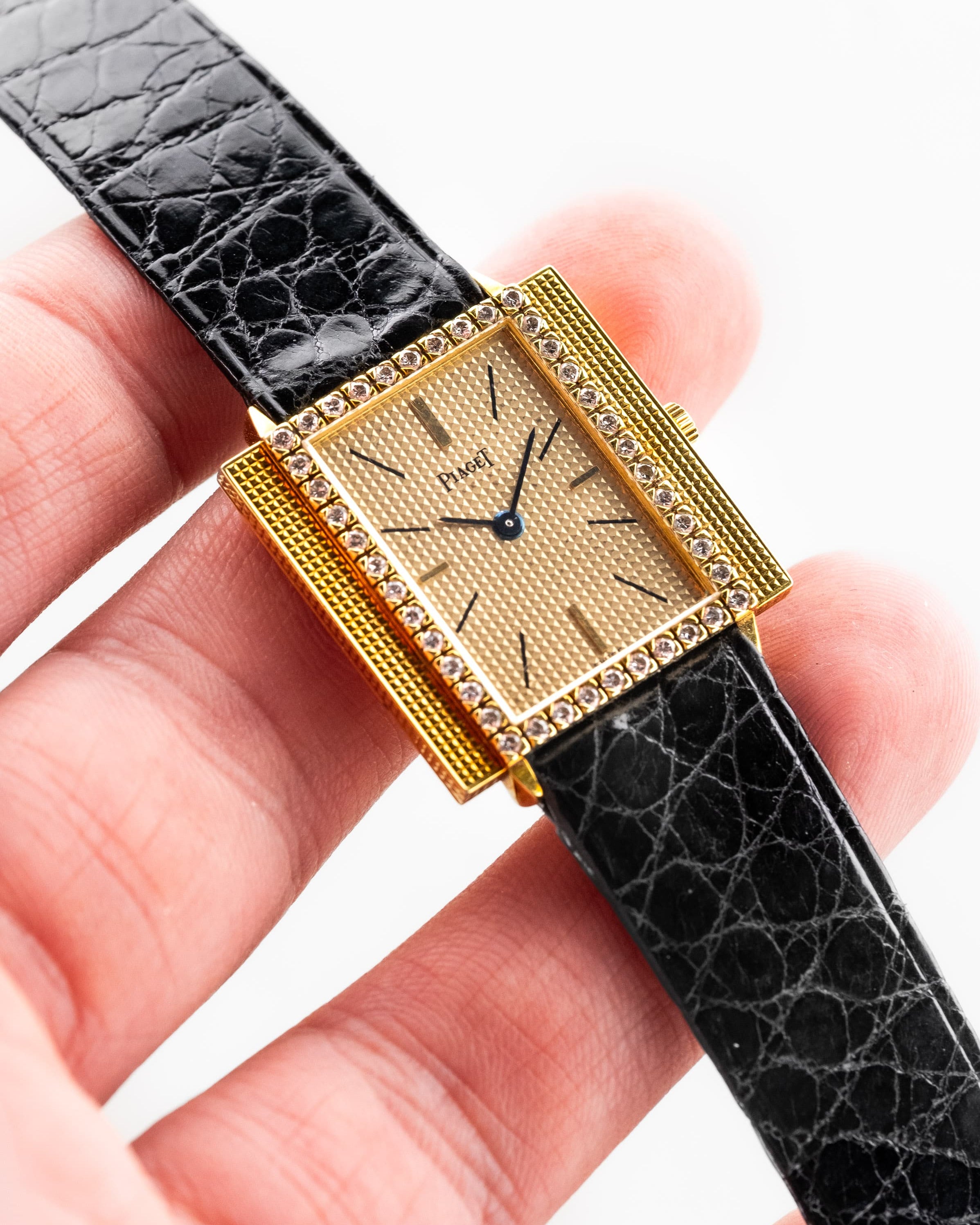 PYHQ-Az Rare Piaget « Clous de Paris » réf. 9222 de 1962 en or jaune et diamants – 45 exemplaires produits - Lifestyle