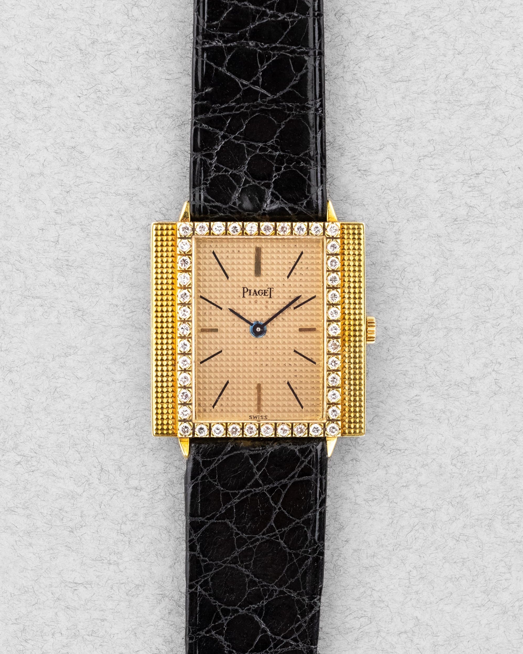 PYHQ-w1 Rare Piaget « Clous de Paris » réf. 9222 de 1962 en or jaune et diamants – 45 exemplaires produits - Front