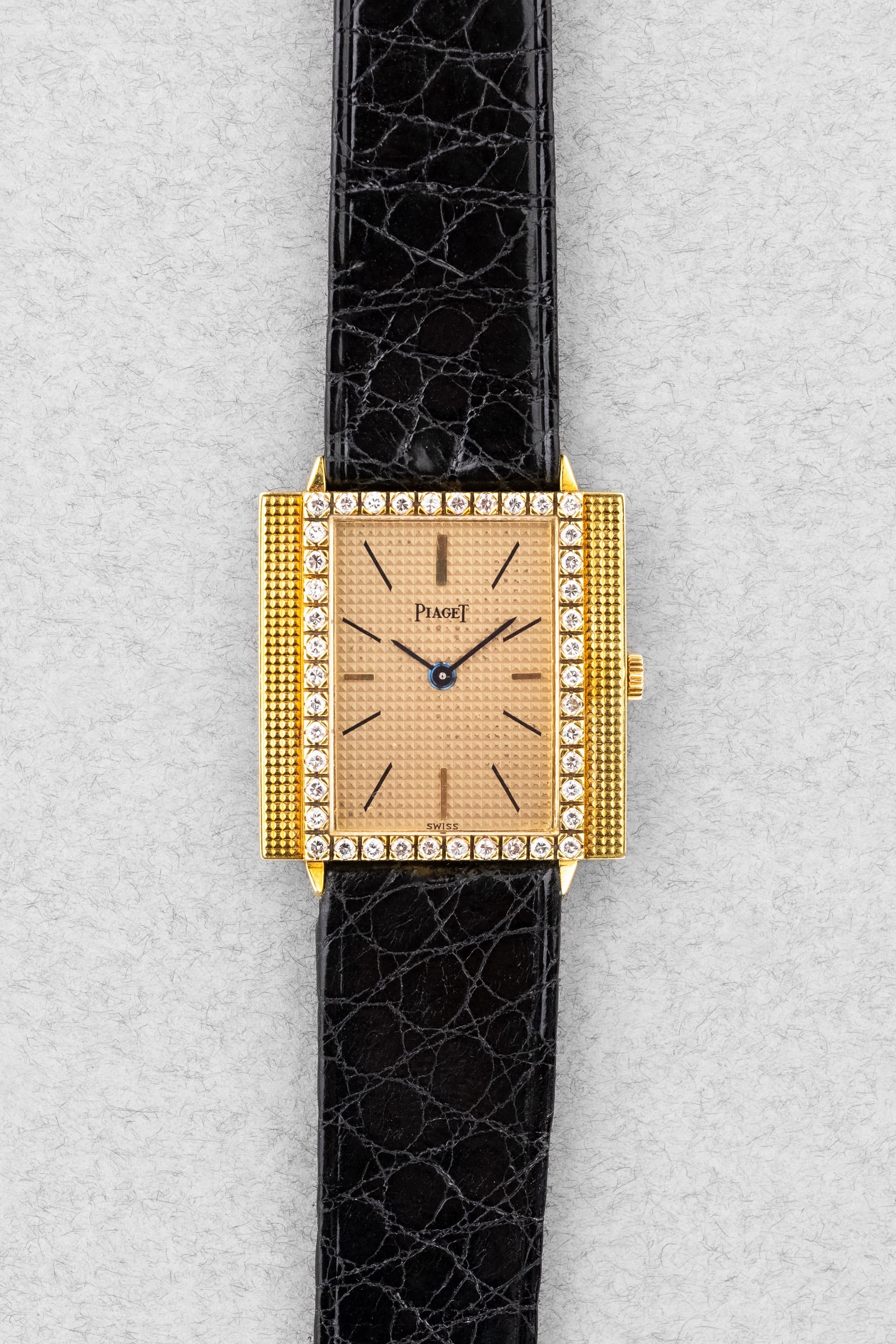 PYHQ-w1 Rare Piaget « Clous de Paris » réf. 9222 de 1962 en or jaune et diamants – 45 exemplaires produits - Front