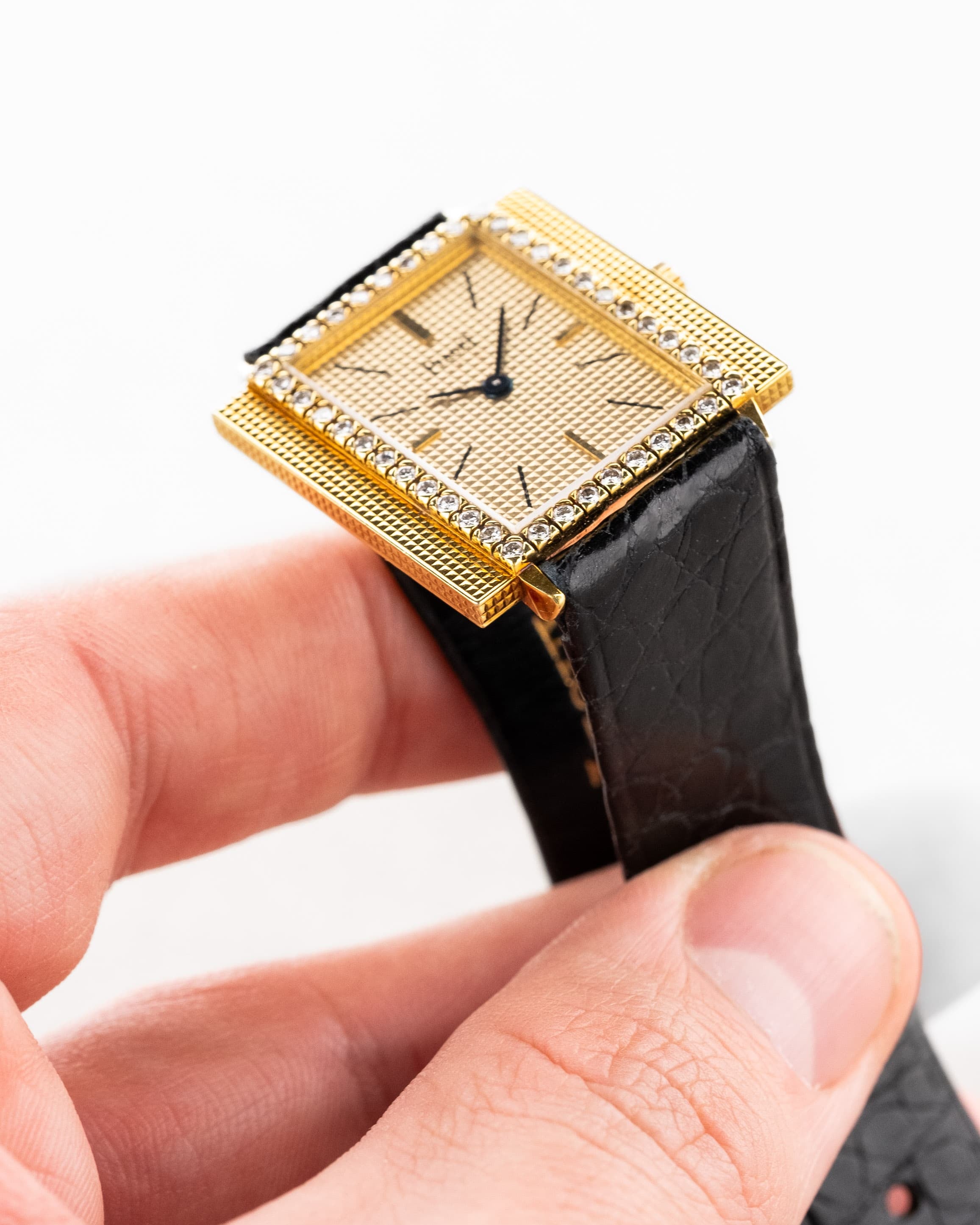 PYHQ-wh Rare Piaget « Clous de Paris » réf. 9222 de 1962 en or jaune et diamants – 45 exemplaires produits - Feature