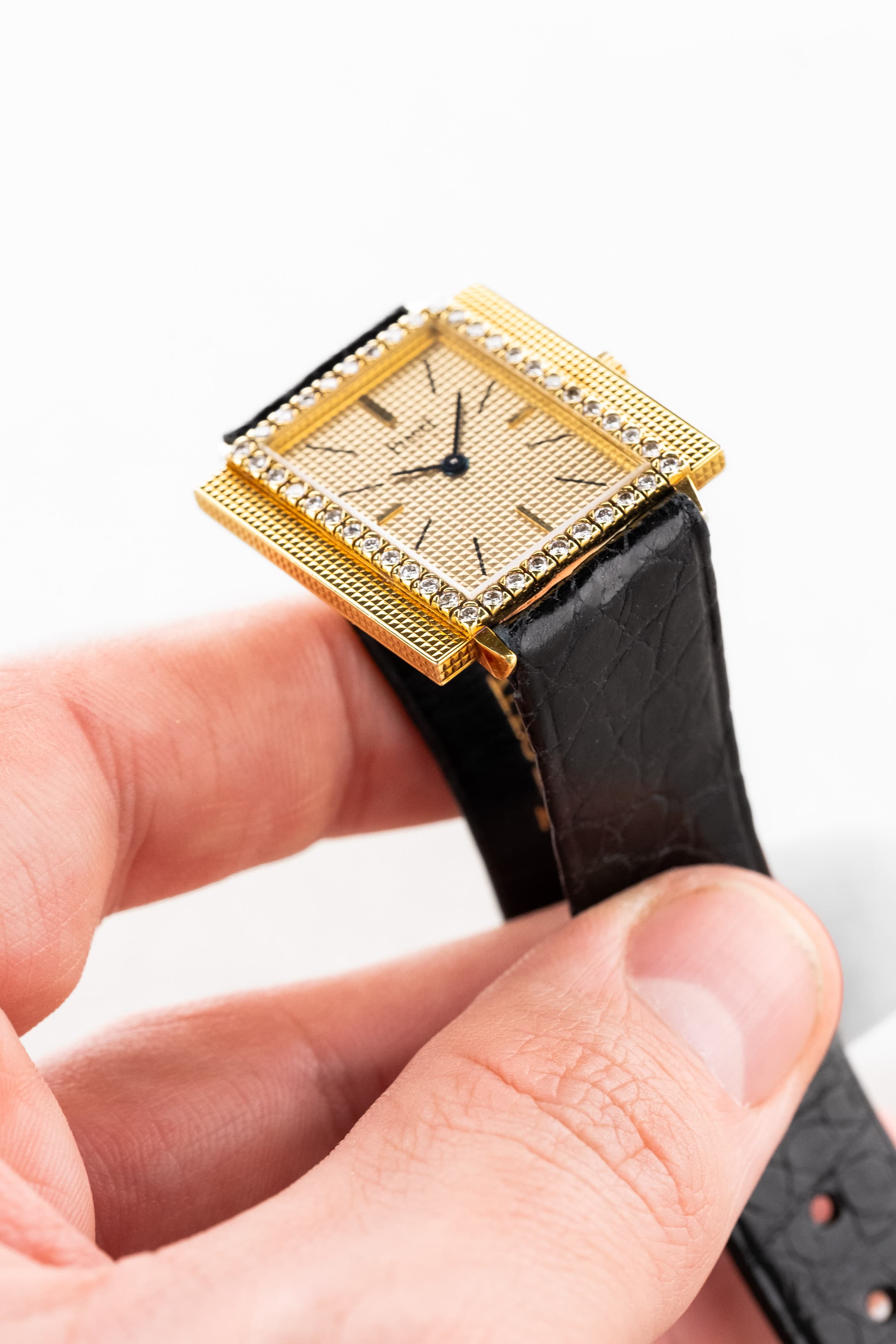 PYHQ-wh Rare Piaget « Clous de Paris » réf. 9222 de 1962 en or jaune et diamants – 45 exemplaires produits - Feature