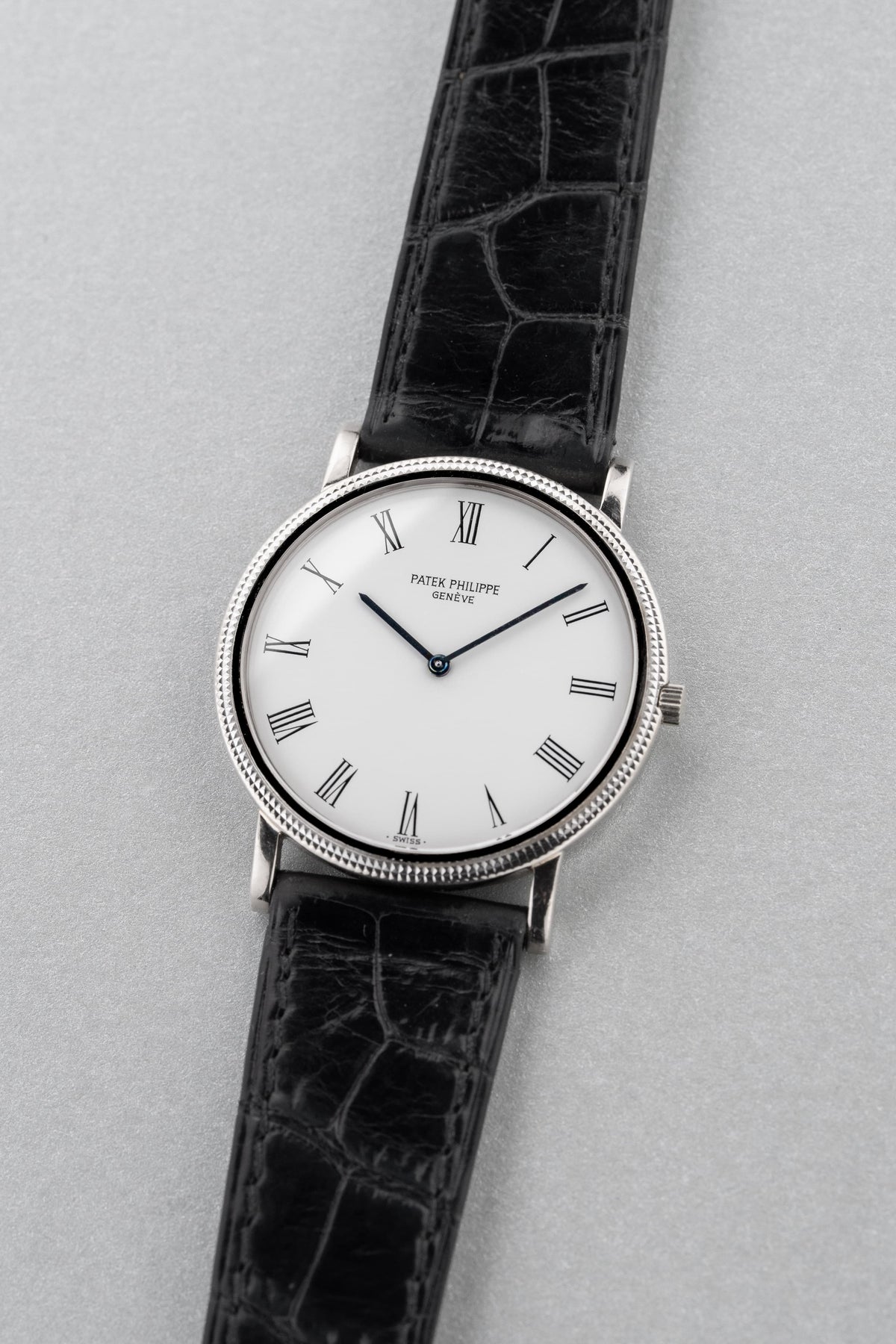 PYWT Patek Philippe Calatrava「Clous de Paris」ref. 3520D ホワイトゴールド、1986年頃 - 斜め45度
