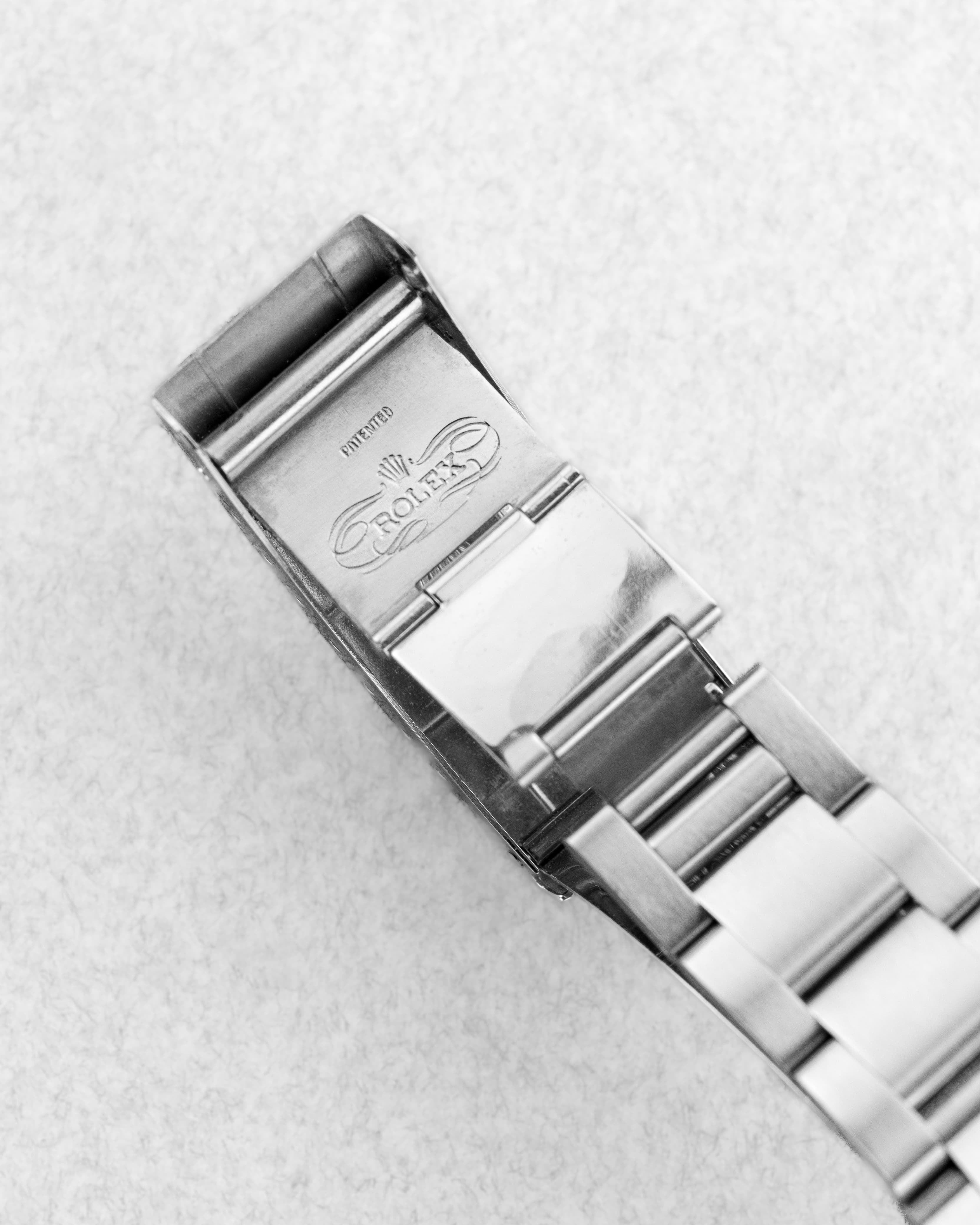 Q91J Superbe Rolex Sea-Dweller 1665 « Double Rouge » Mark IV de 1975 - Feature