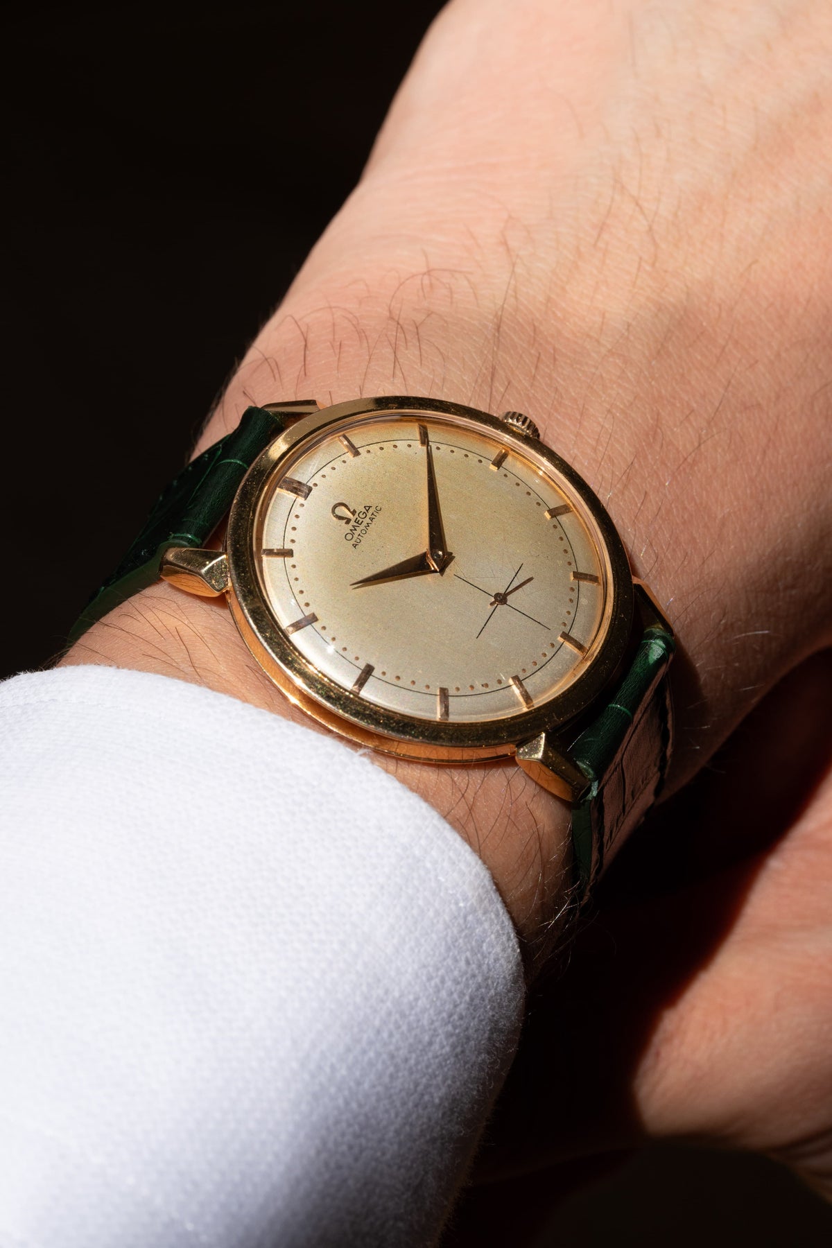QAUA Rare Omega “Jumbo Automatic” Ref. 2861 in Yellow Gold, circa 1955 - Wristshot