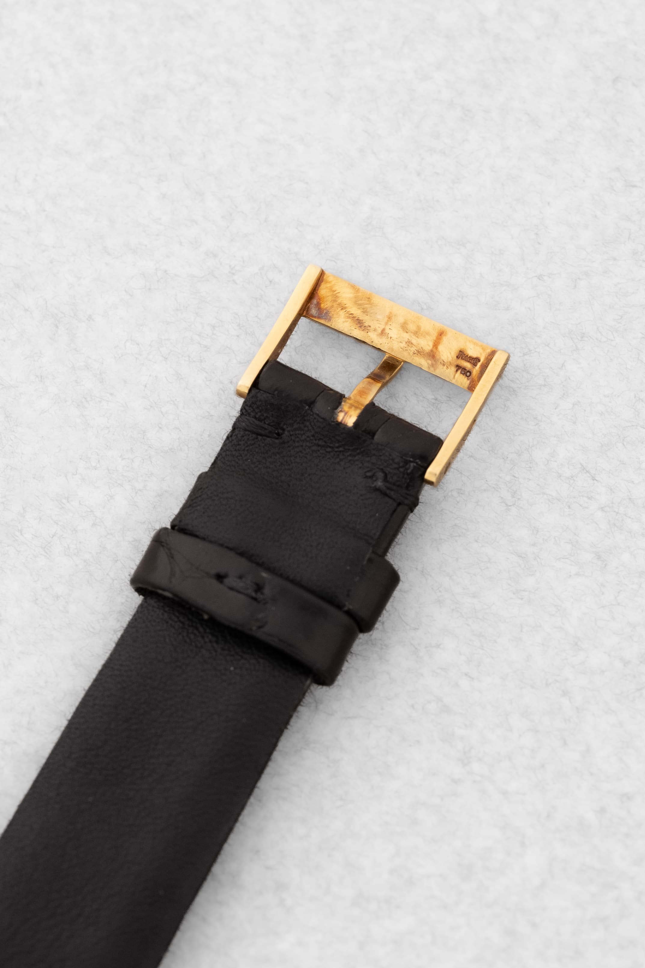 QKMY Rare Piaget « Tank Clous de Paris » réf. 9151 en or jaune et onyx, circa 1975 – Parfaite - Buckle Inside