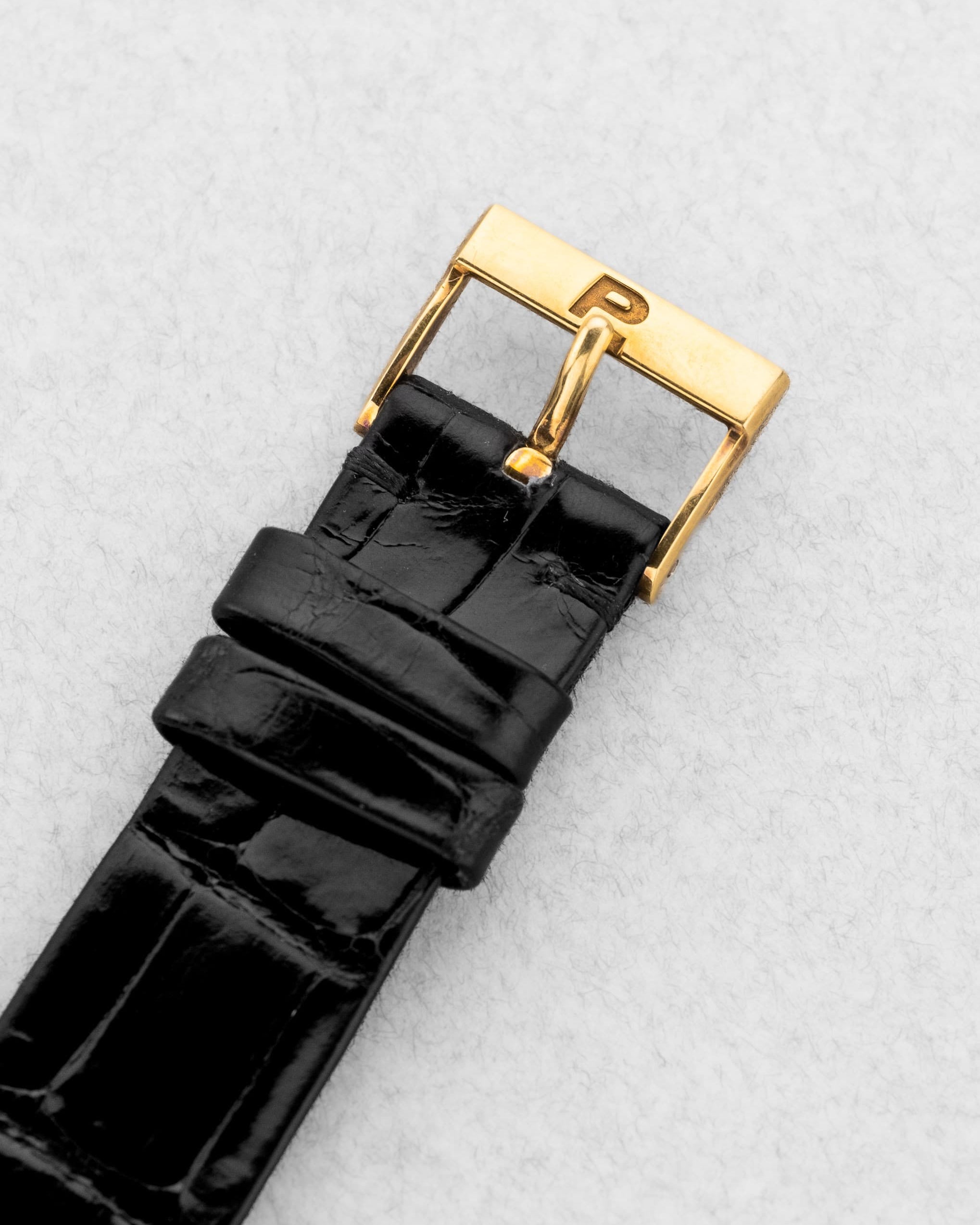 QKMY Rare Piaget « Tank Clous de Paris » réf. 9151 en or jaune et onyx, circa 1975 – Parfaite - Buckle Outside