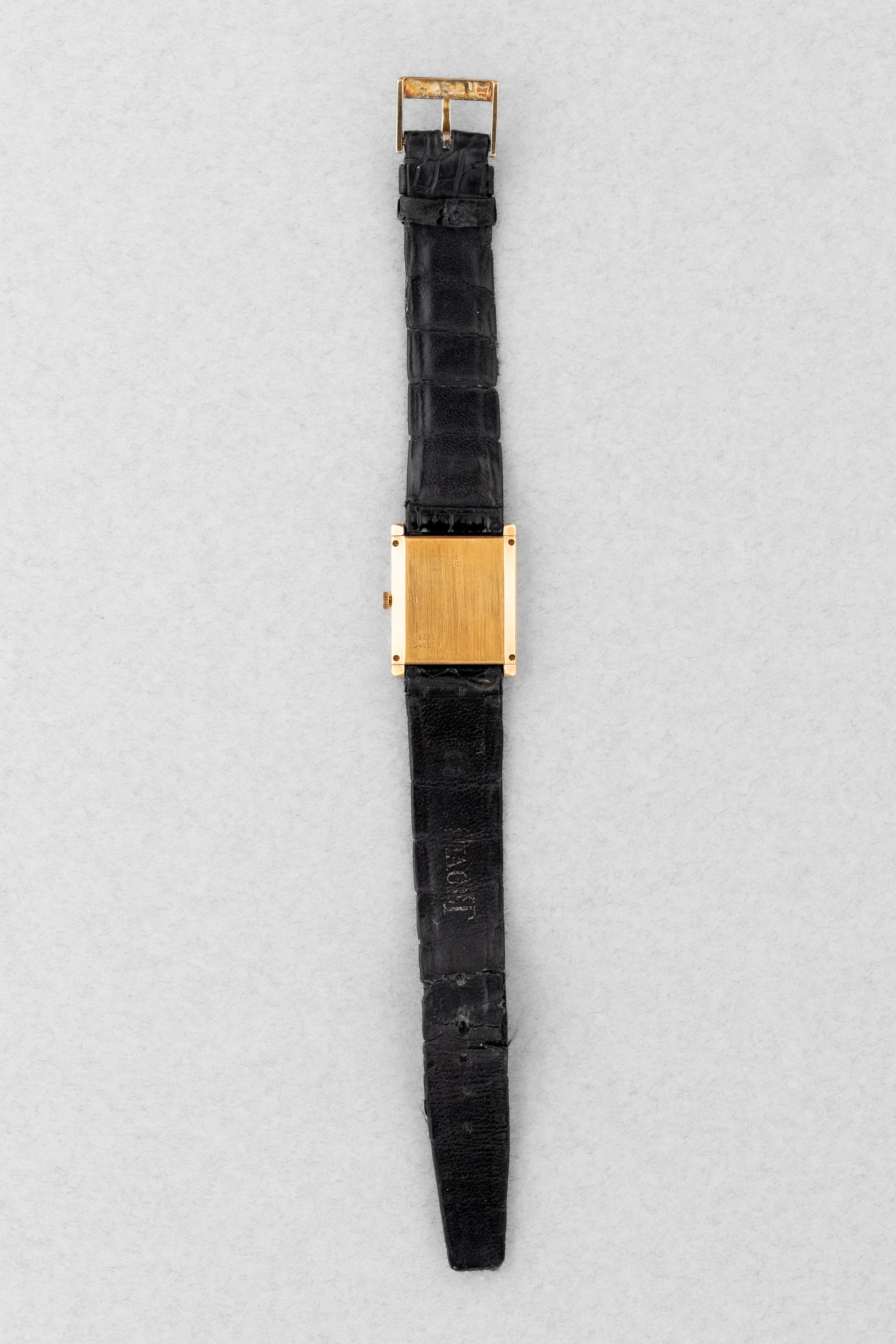 QKMY Rare Piaget « Tank Clous de Paris » réf. 9151 en or jaune et onyx, circa 1975 – Parfaite - Overview