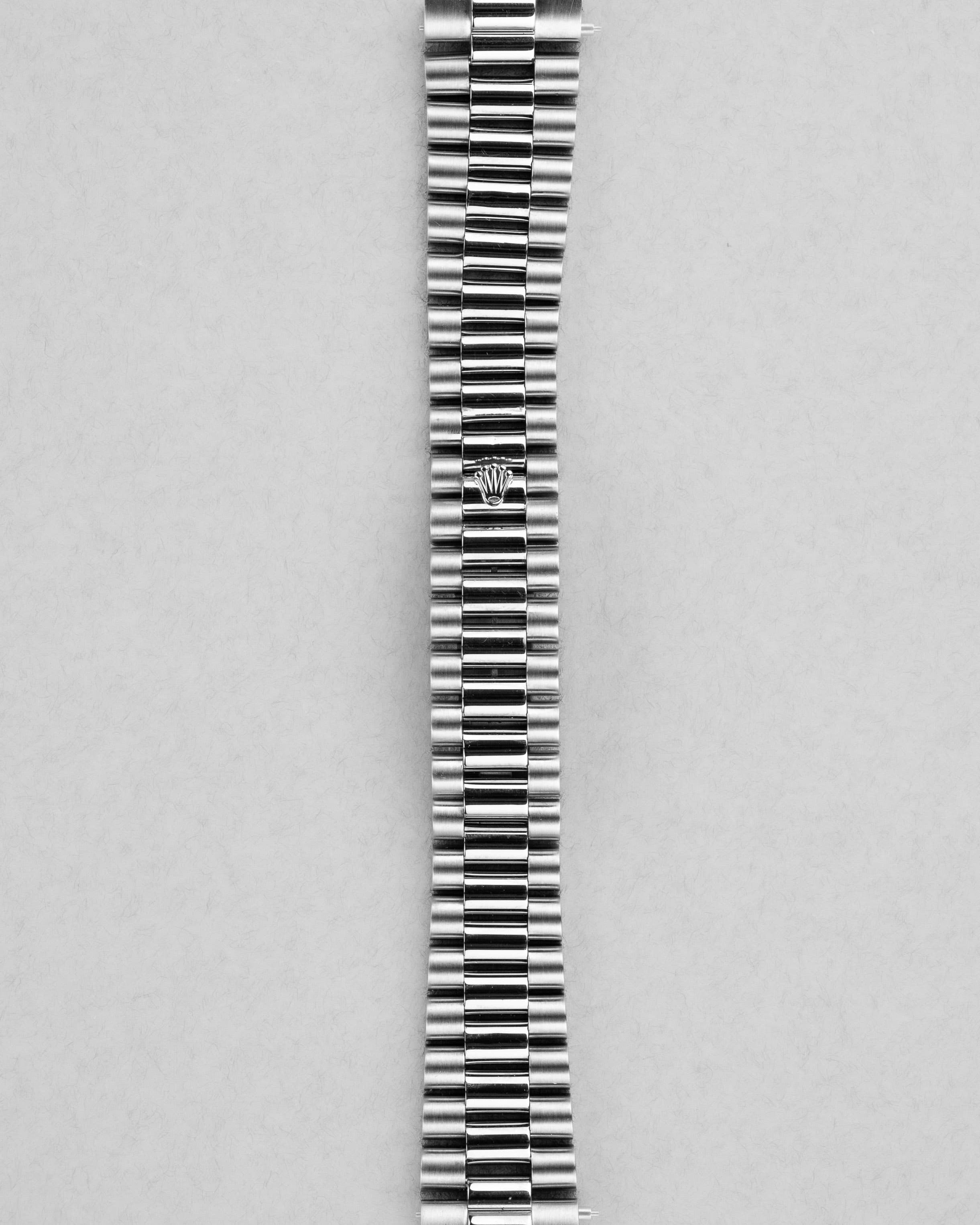 QLZP-8i Rolex Day-Date réf. 18239A en or blanc et diamants de 1992 – Garantie d'origine Wempe - Bracelet Front