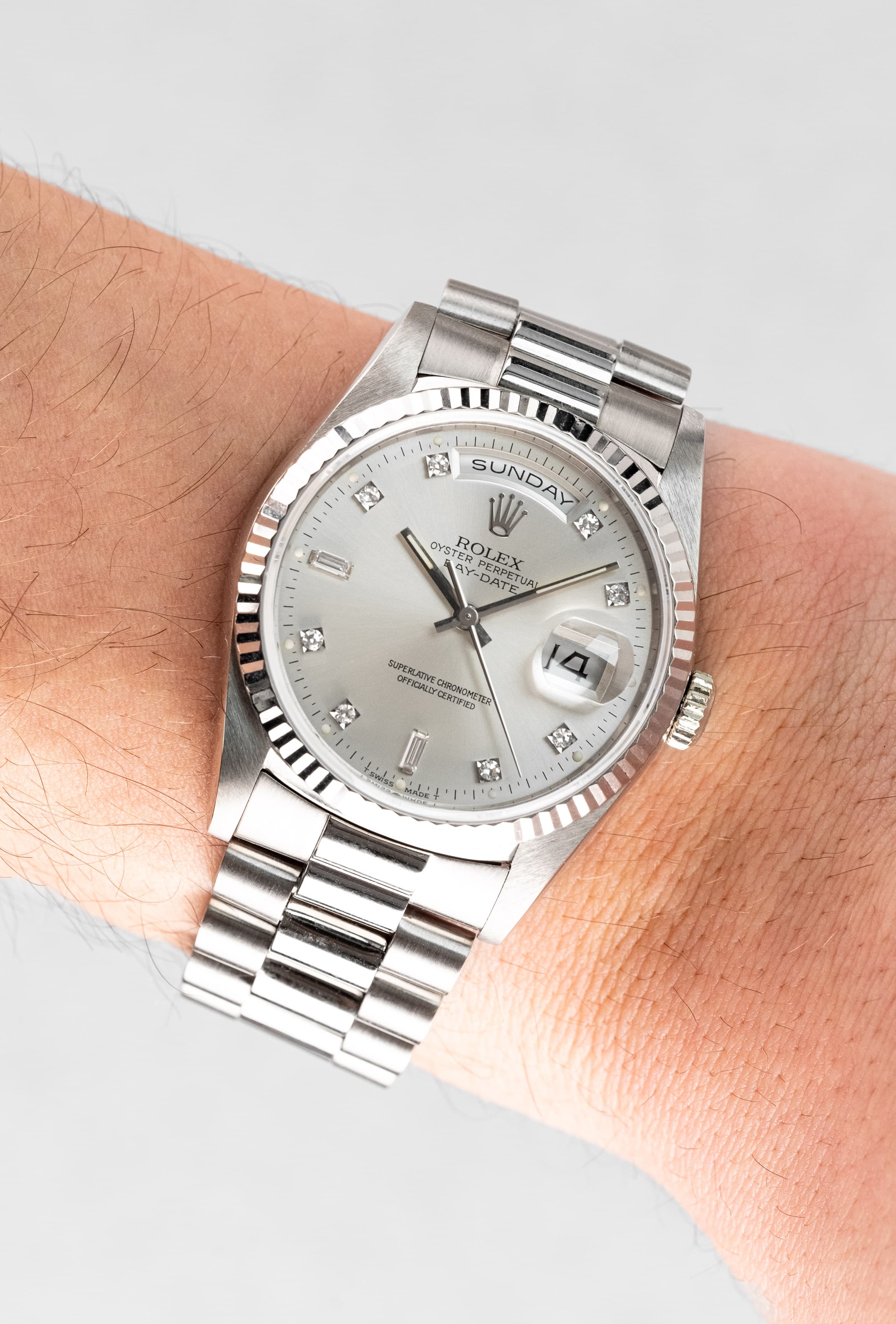 QLZP-yN Rolex Day-Date réf. 18239A en or blanc et diamants de 1992 – Garantie d'origine Wempe - Wristshot