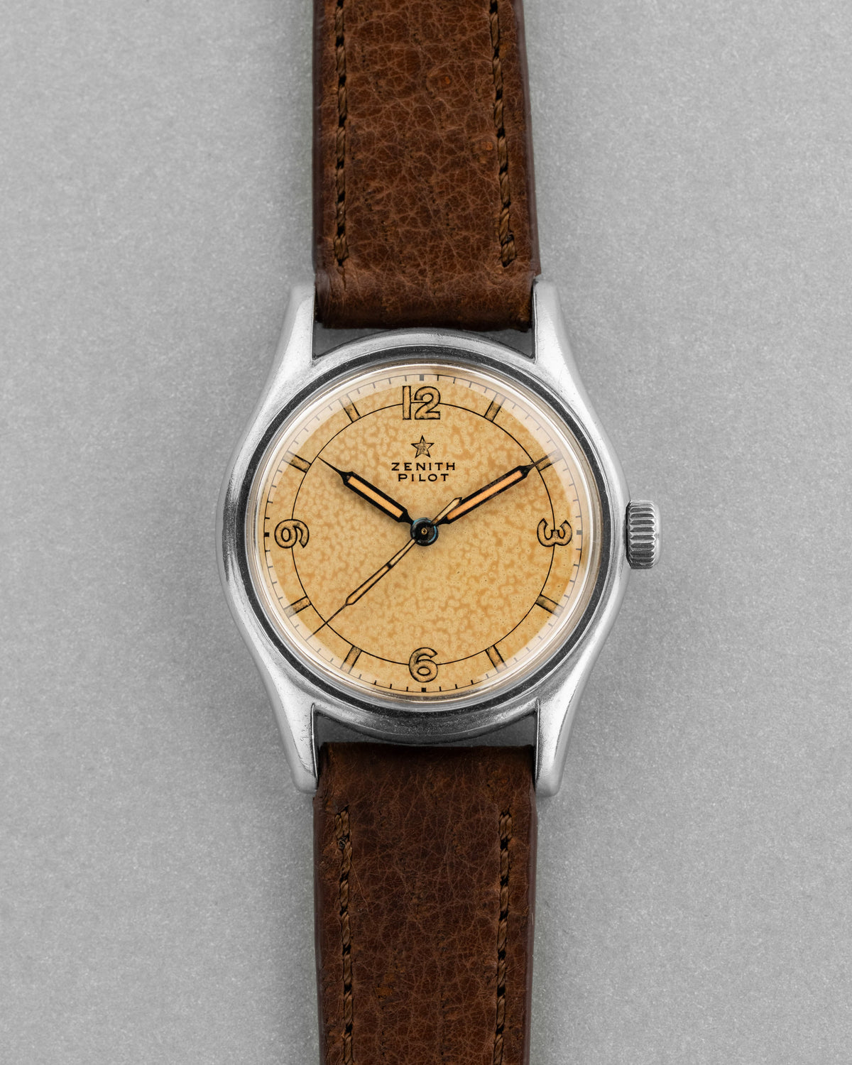 QMMB Rare Zenith Pilot en acier et Radium « Crème Brûlée », circa 1945 - Front