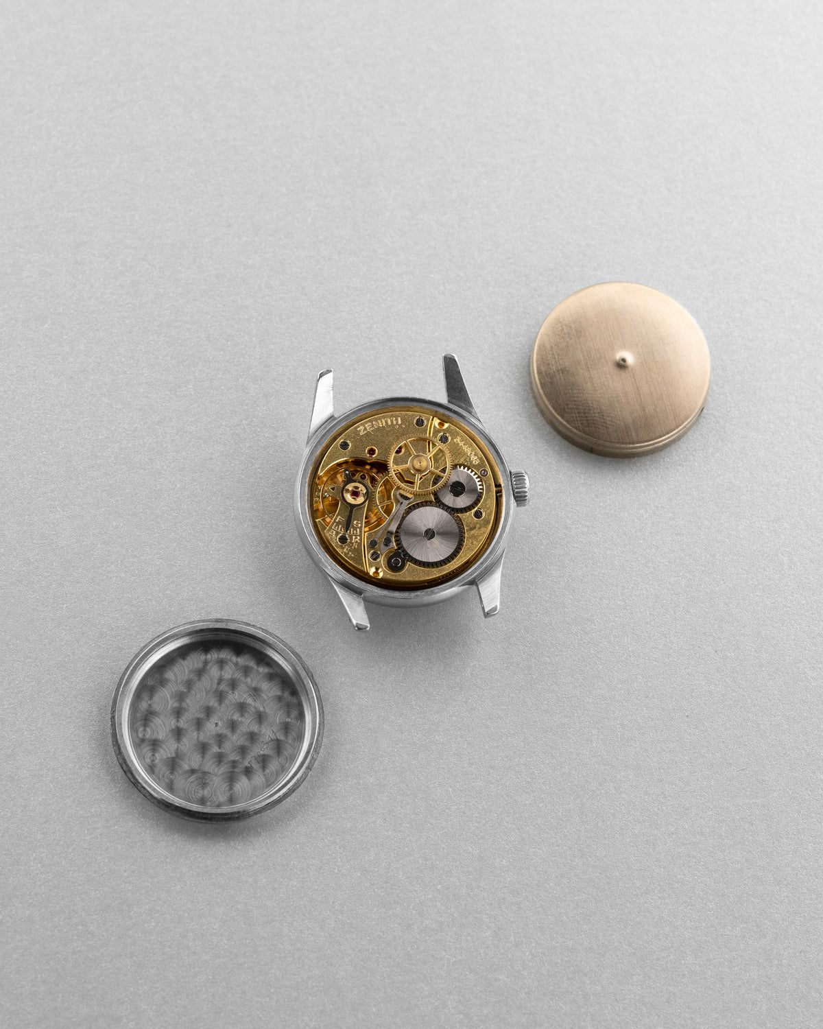 QMMB Rare Zenith Pilot en acier et Radium « Crème Brûlée », circa 1945 - Inside case back