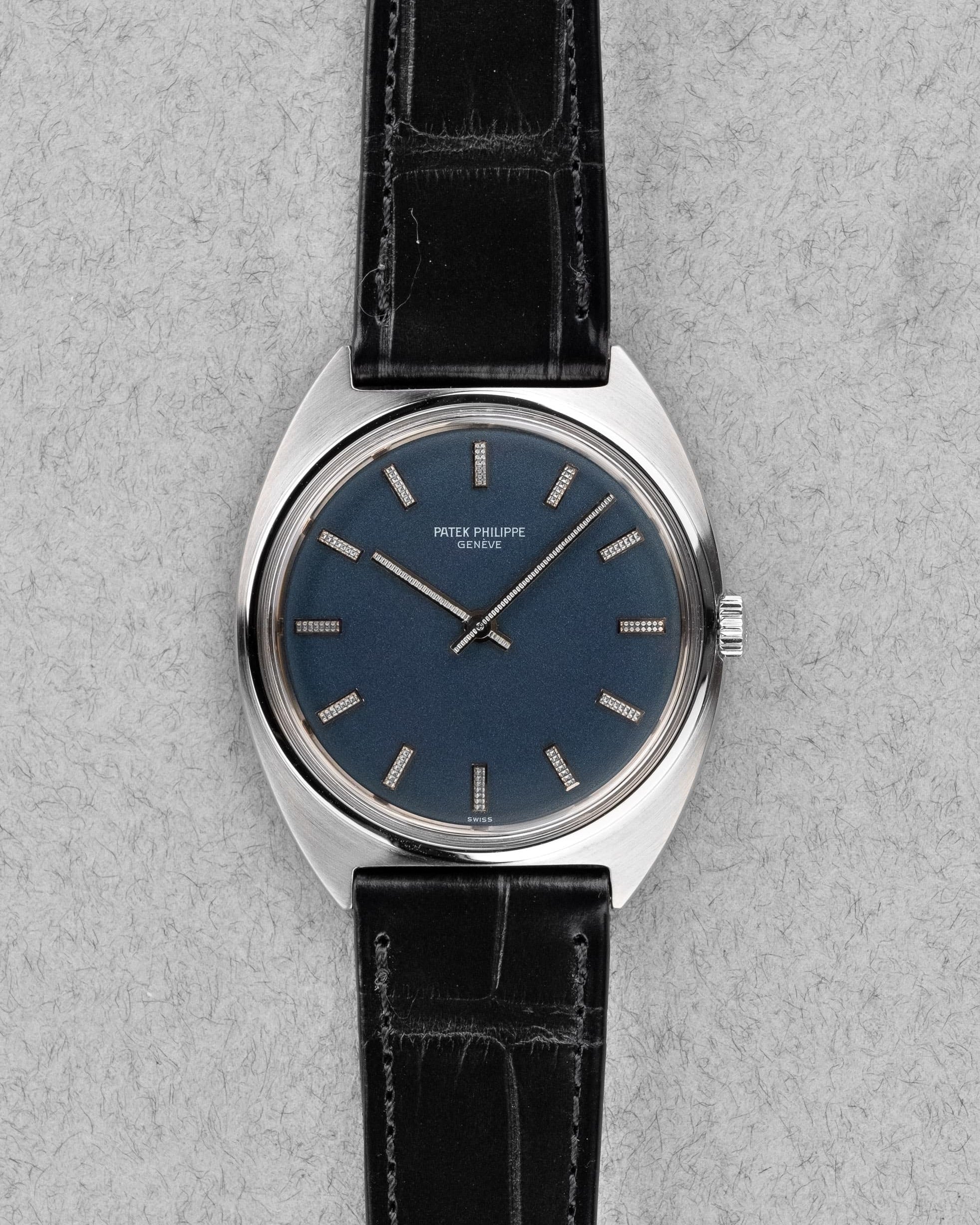QTVA Rare Patek Philippe 3574A « Calatrava Tonneau » cadran bleu des années 1970 - Front