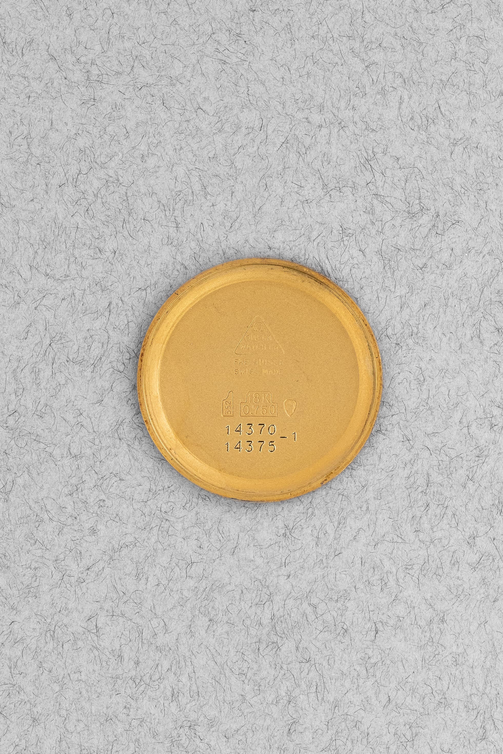 QUVZ Superbe Omega 14370 « Dress Watch » en or jaune de 1958 - Inside case back