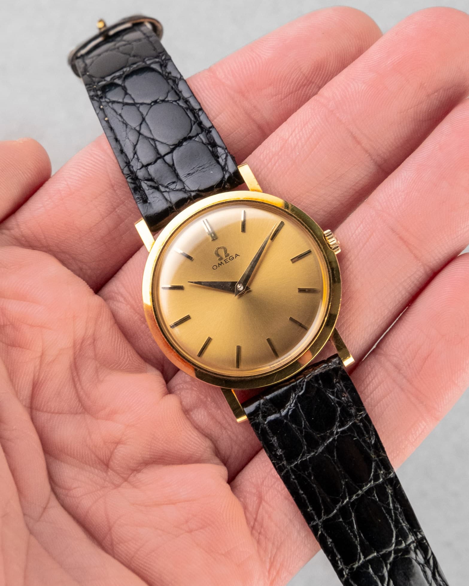QUVZ Superbe Omega 14370 « Dress Watch » en or jaune de 1958 - Lifestyle