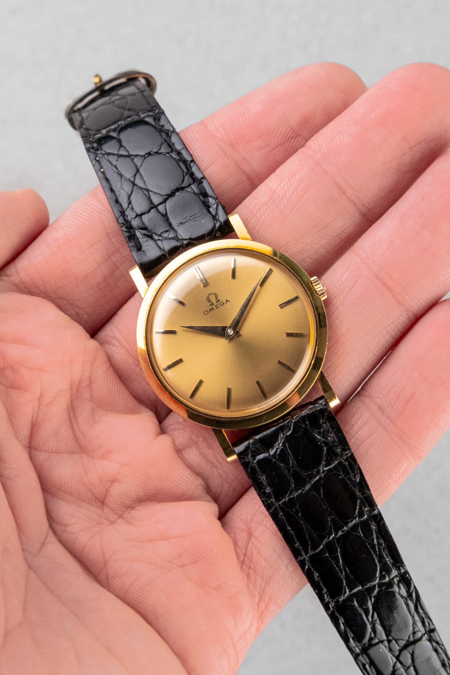QUVZ Superbe Omega 14370 « Dress Watch » en or jaune de 1958 - Lifestyle