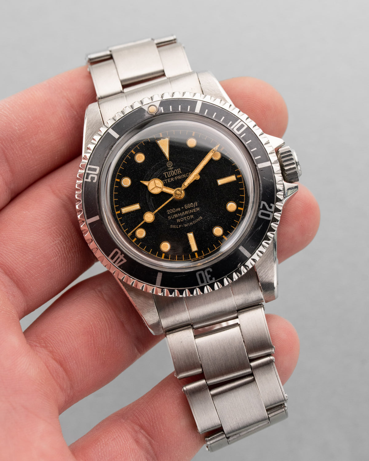 QV6C Superbe Tudor Submariner réf. 7928 Gilt « Mark 3 » de 1963 – Pointed Crown Guards - Lifestyle