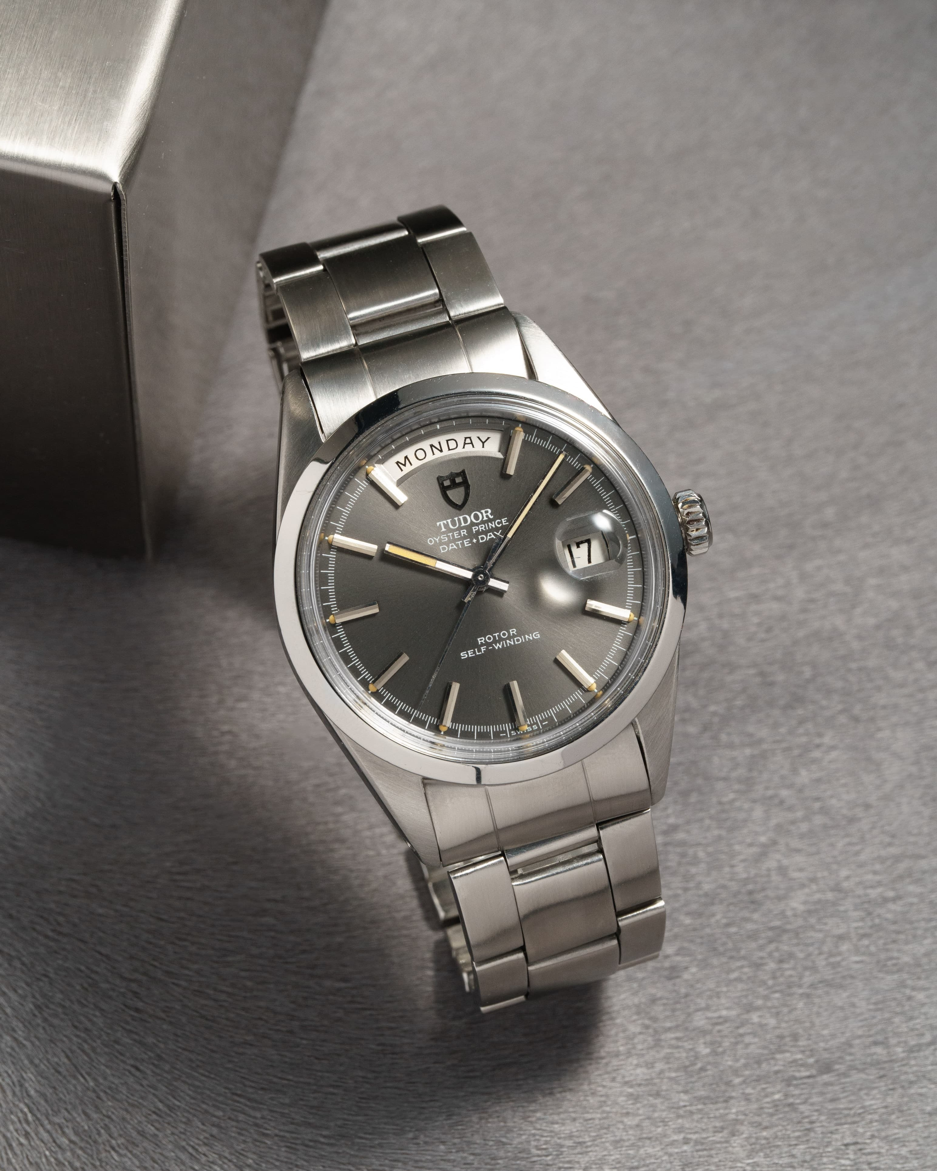 R99U Tudor Date-Day ref. 7017/0 in acciaio del 1969 – Quadrante Taupe - Panoramica