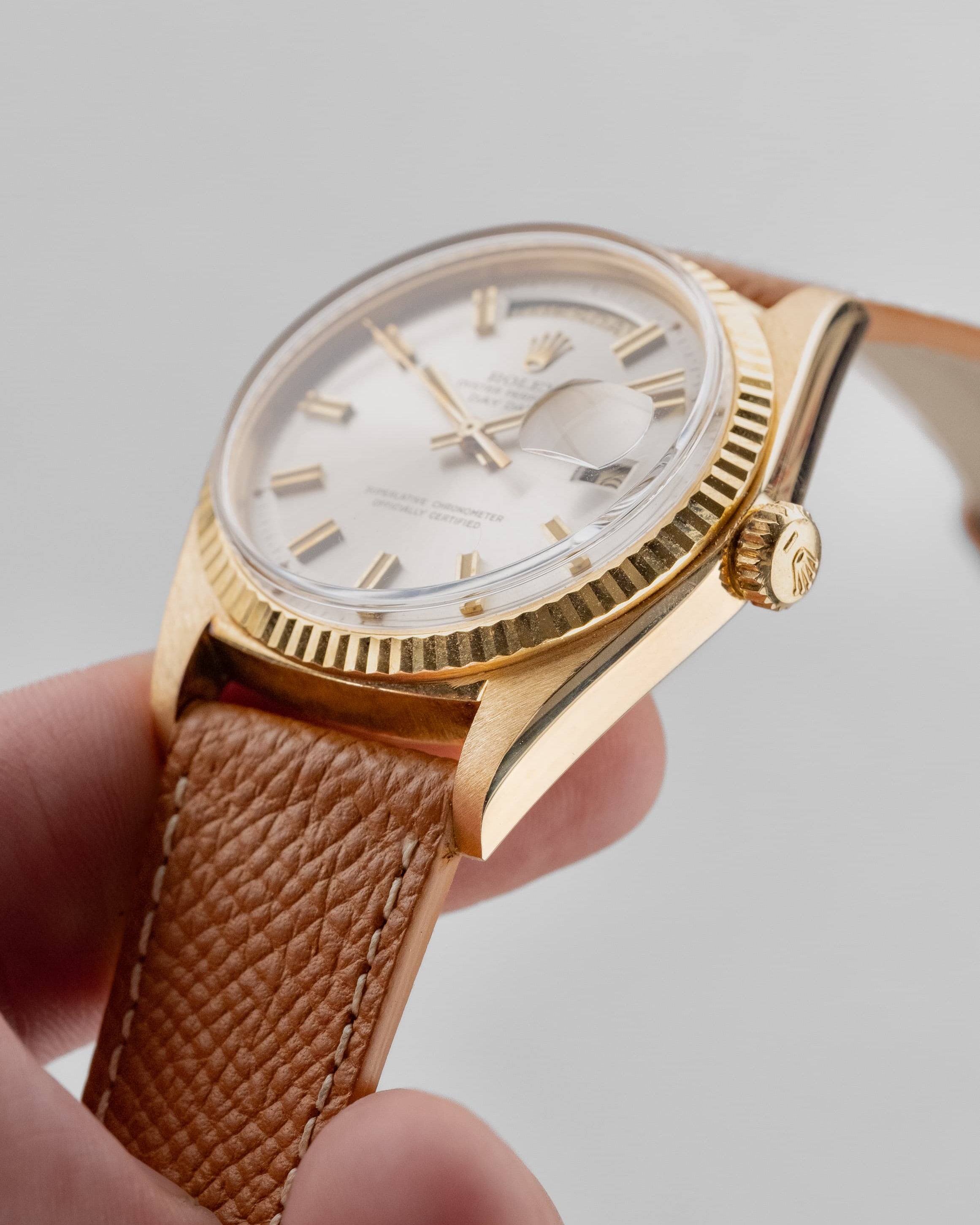 RKJL Superbe Rolex Day-Date réf. 1803 « Silver Wide Boy » de 1972 - Feature