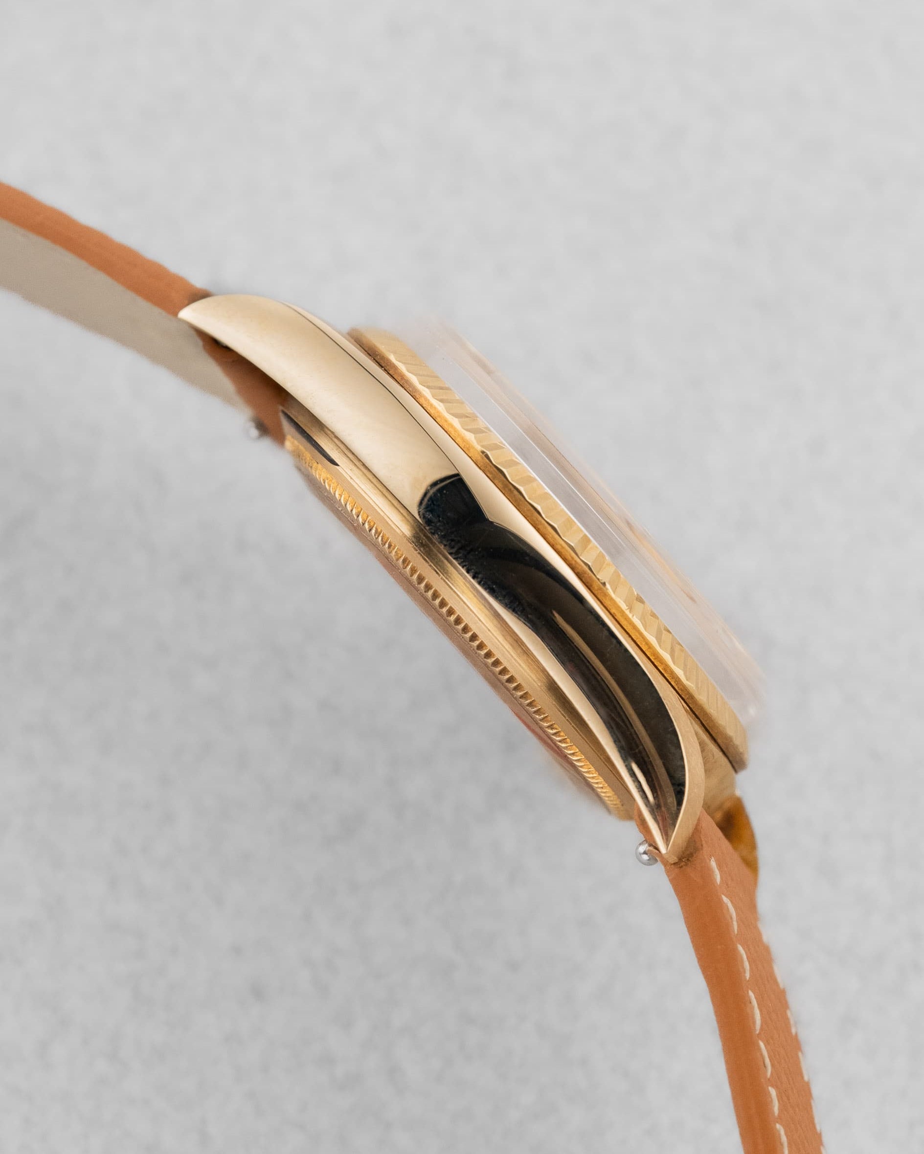 RKJL Superbe Rolex Day-Date réf. 1803 « Silver Wide Boy » de 1972 - Left side