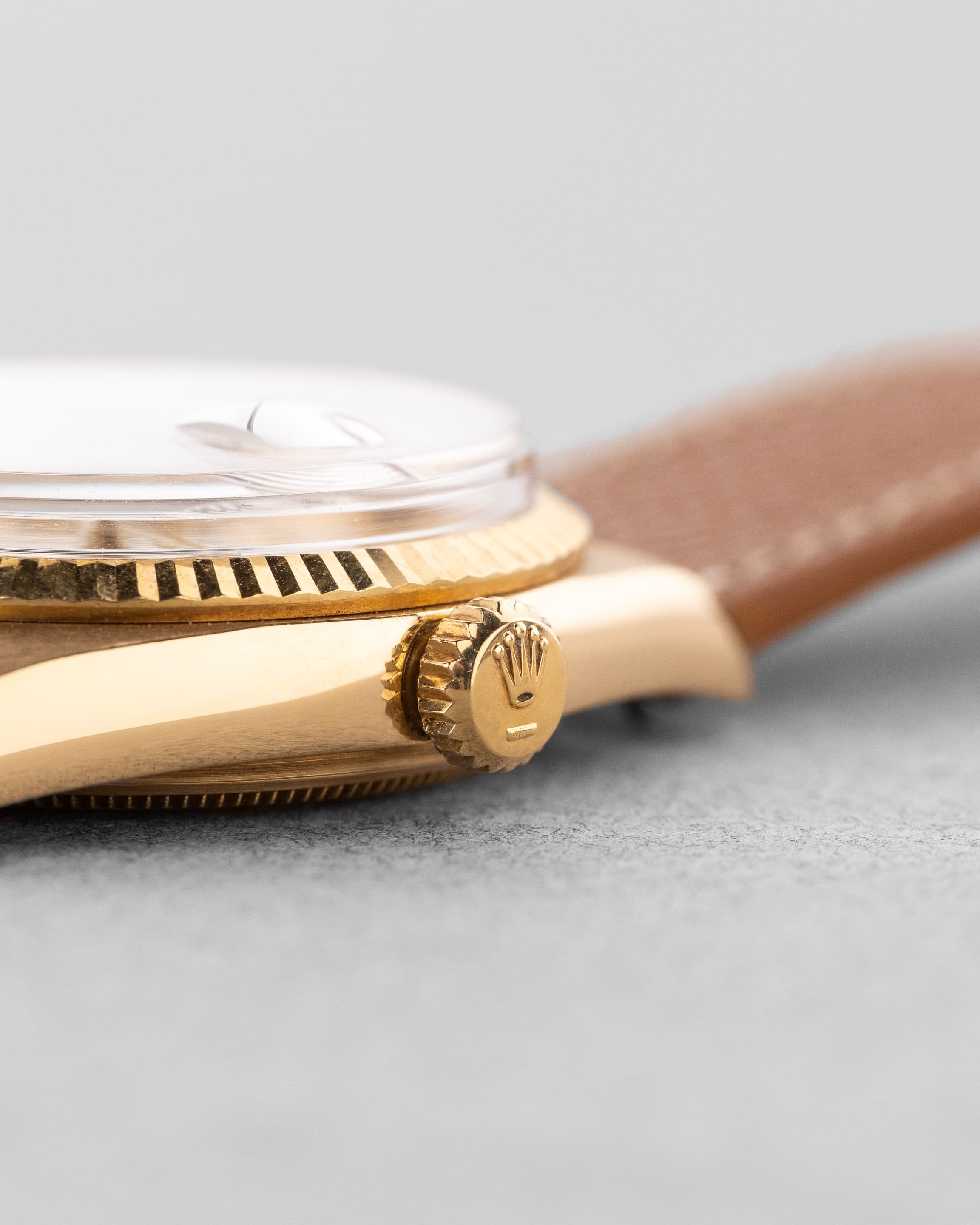 RKJL Superbe Rolex Day-Date réf. 1803 « Silver Wide Boy » de 1972 - Right side