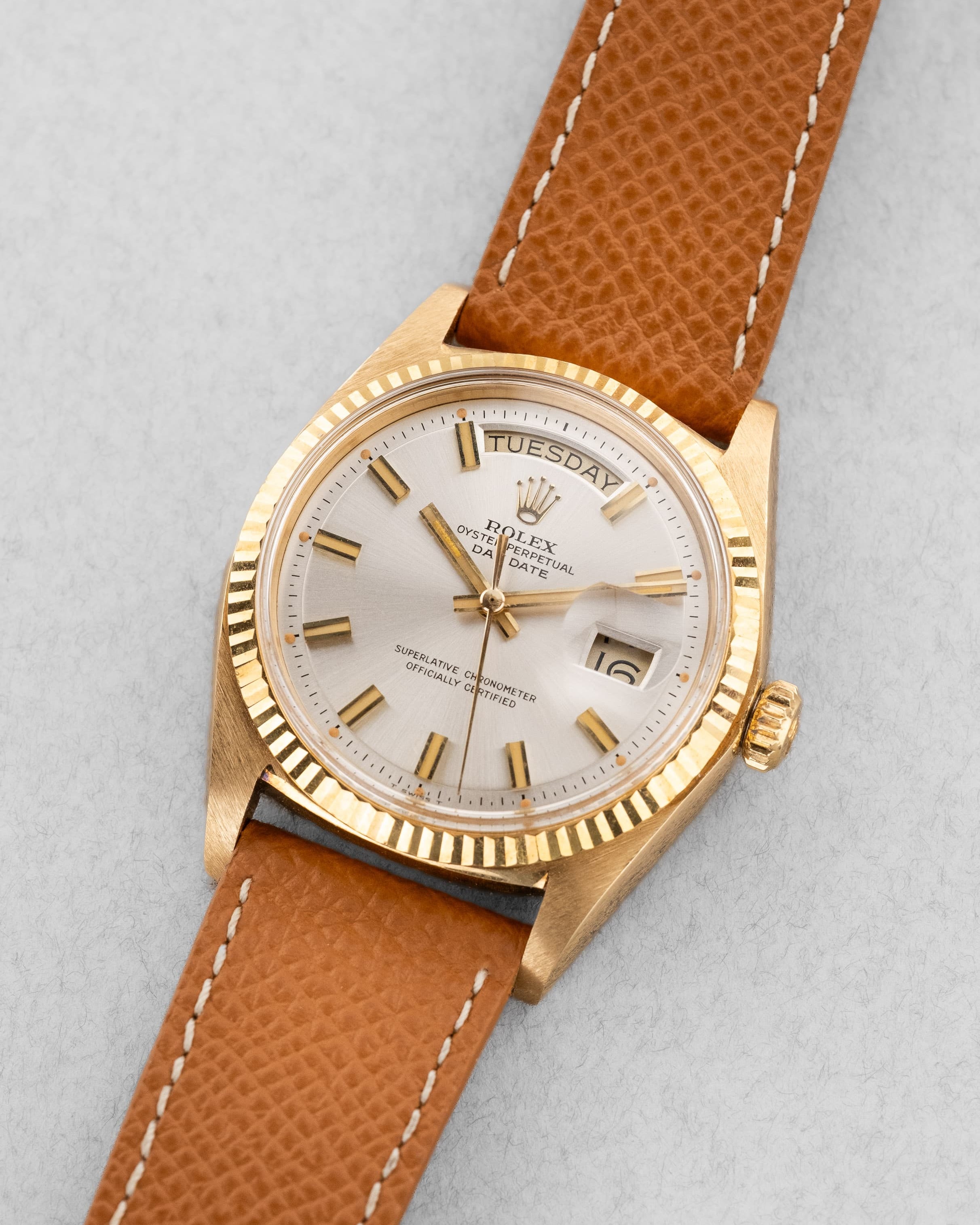 RKJL Superbe Rolex Day-Date réf. 1803 « Silver Wide Boy » de 1972 - Three Quarters