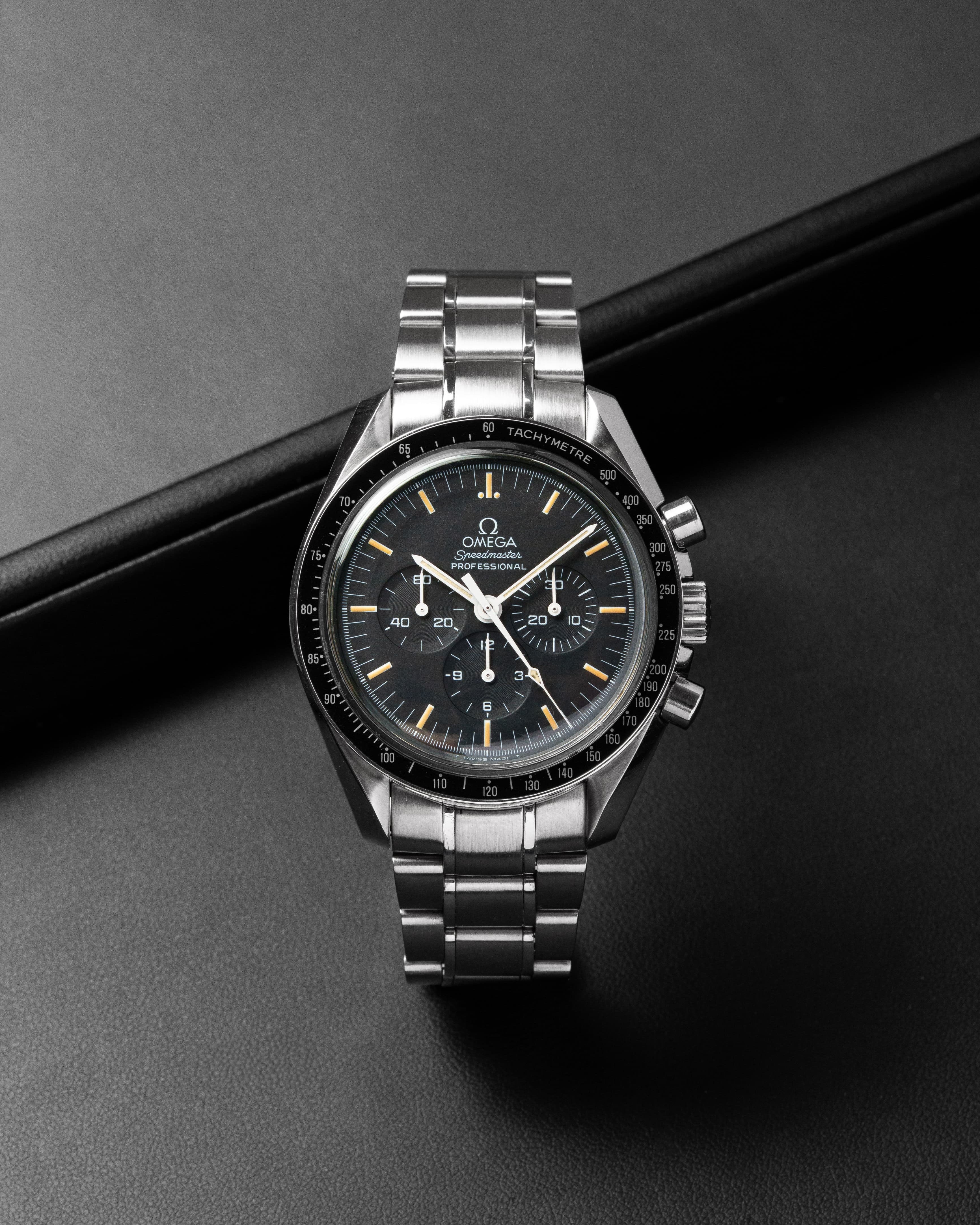 RYQM Omega Speedmaster Moonwatch ref. 3592.50/3572.50 circa 1997 – Fondello trasparente + Tritium patinato - Panoramica