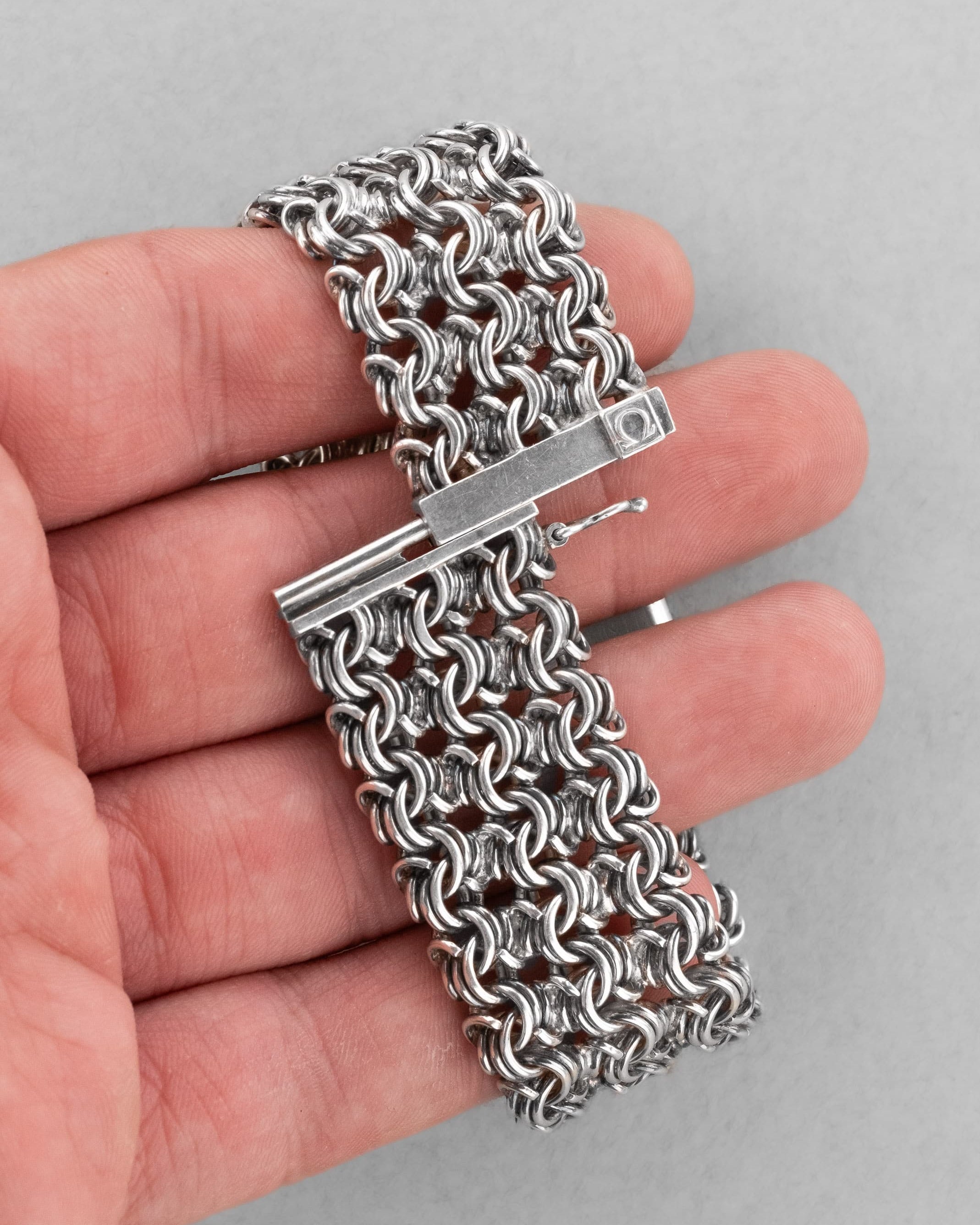 S2PP Omega De Ville « Jeux d'Argent » Emerald par Andrew Grima, réf. 8272 en argent massif, de 1972 - Bracelet Front