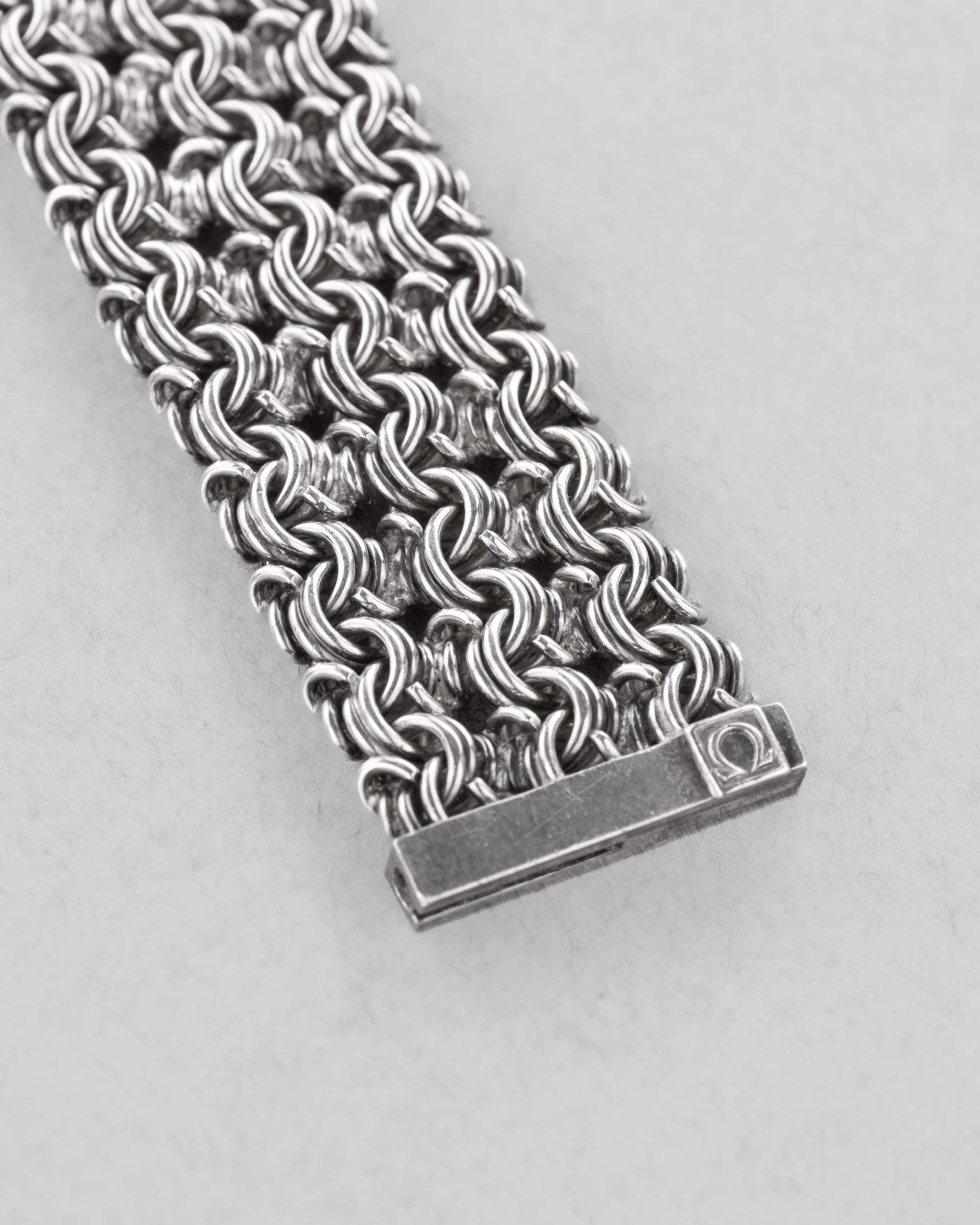 S2PP Omega De Ville « Jeux d'Argent » Emerald par Andrew Grima, réf. 8272 en argent massif, de 1972 - Buckle Outside