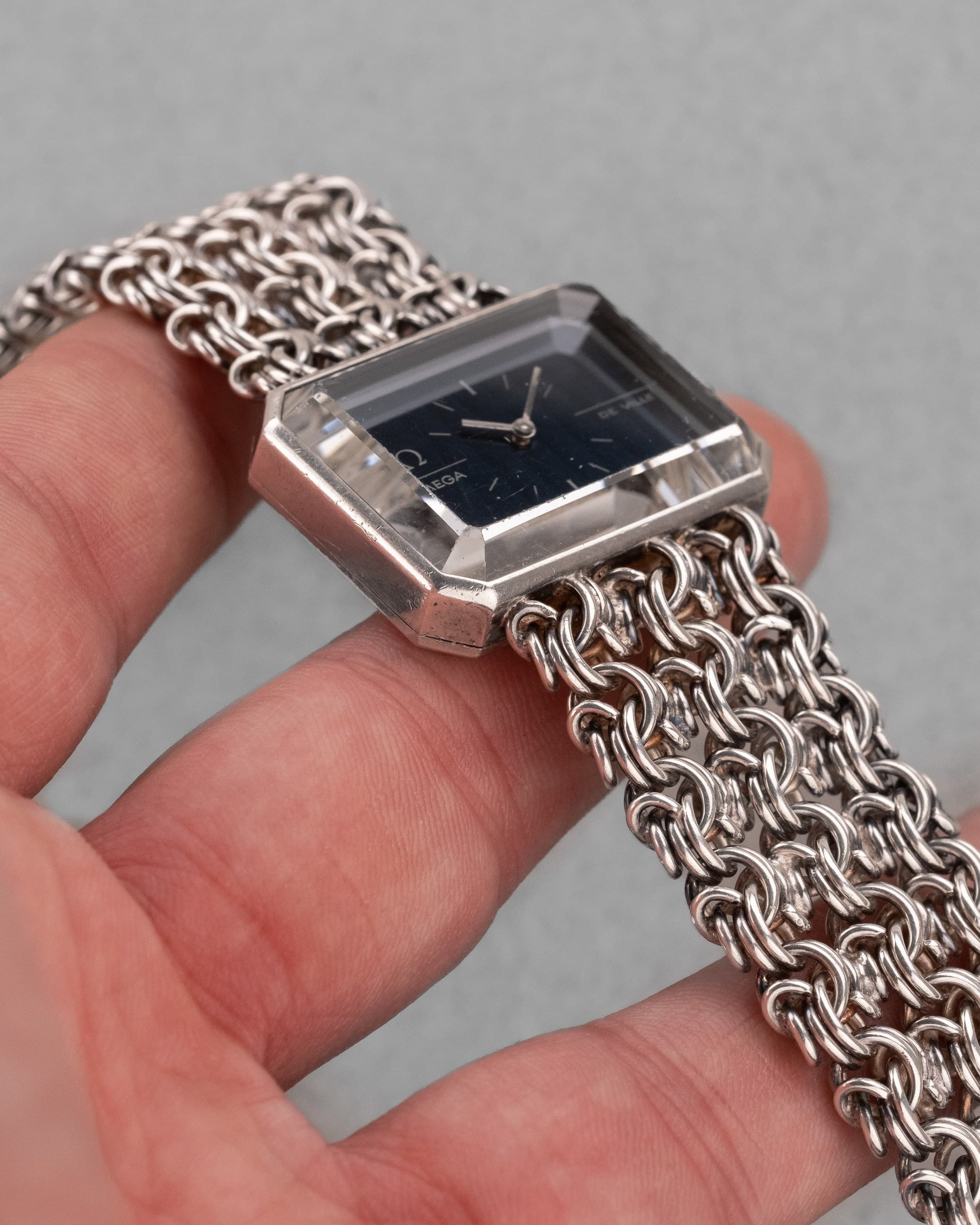 S2PP Omega De Ville « Jeux d'Argent » Emerald par Andrew Grima, réf. 8272 en argent massif, de 1972 - Feature