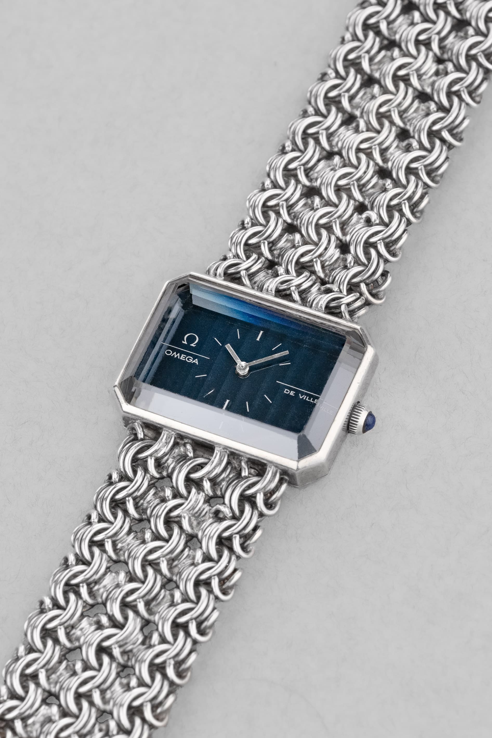 S2PP Omega De Ville « Jeux d'Argent » Emerald par Andrew Grima, réf. 8272 en argent massif, de 1972 - Three Quarters