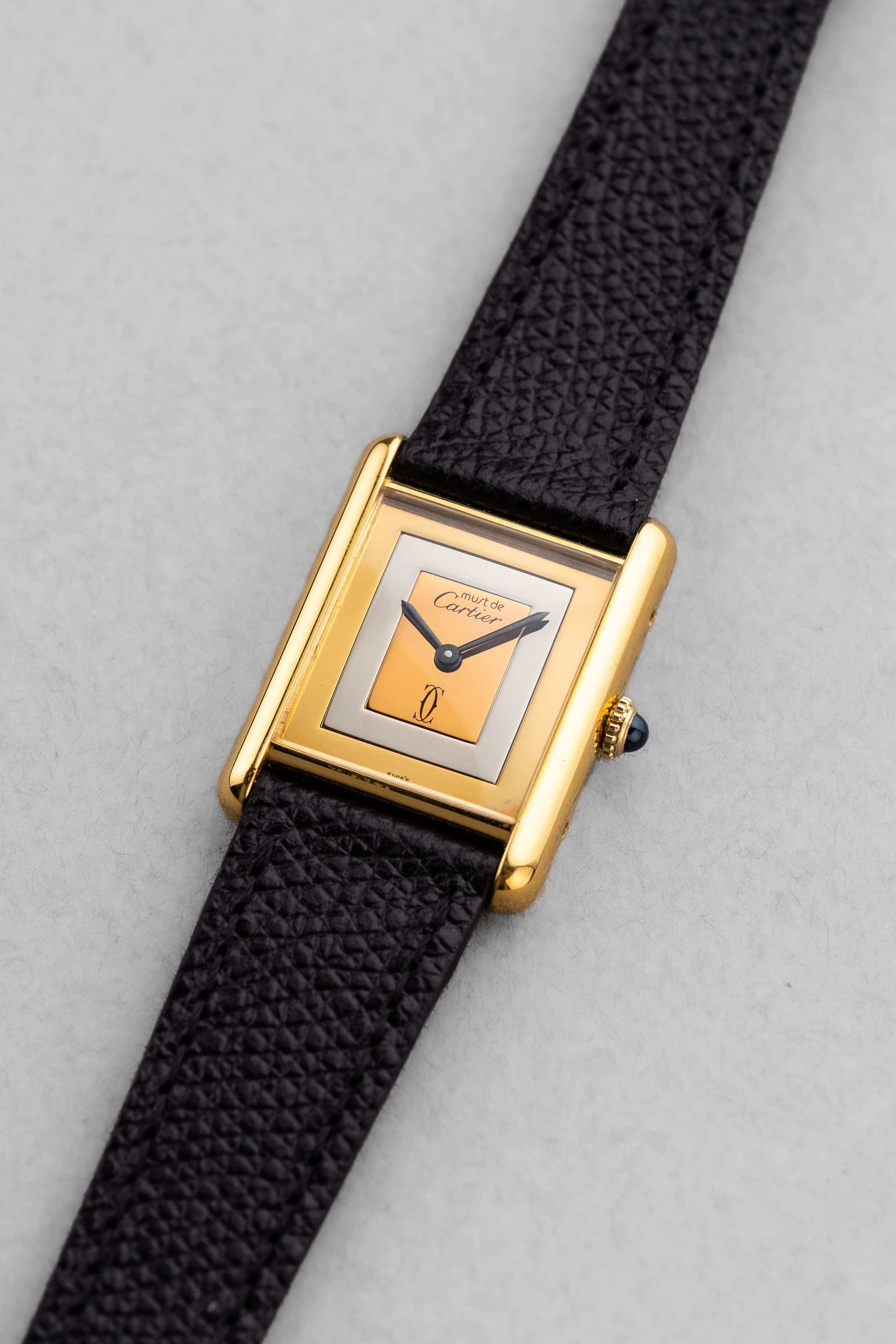 SDUT Cartier Tank Must Mécanique GM 6 « Trinity » - Three Quarters