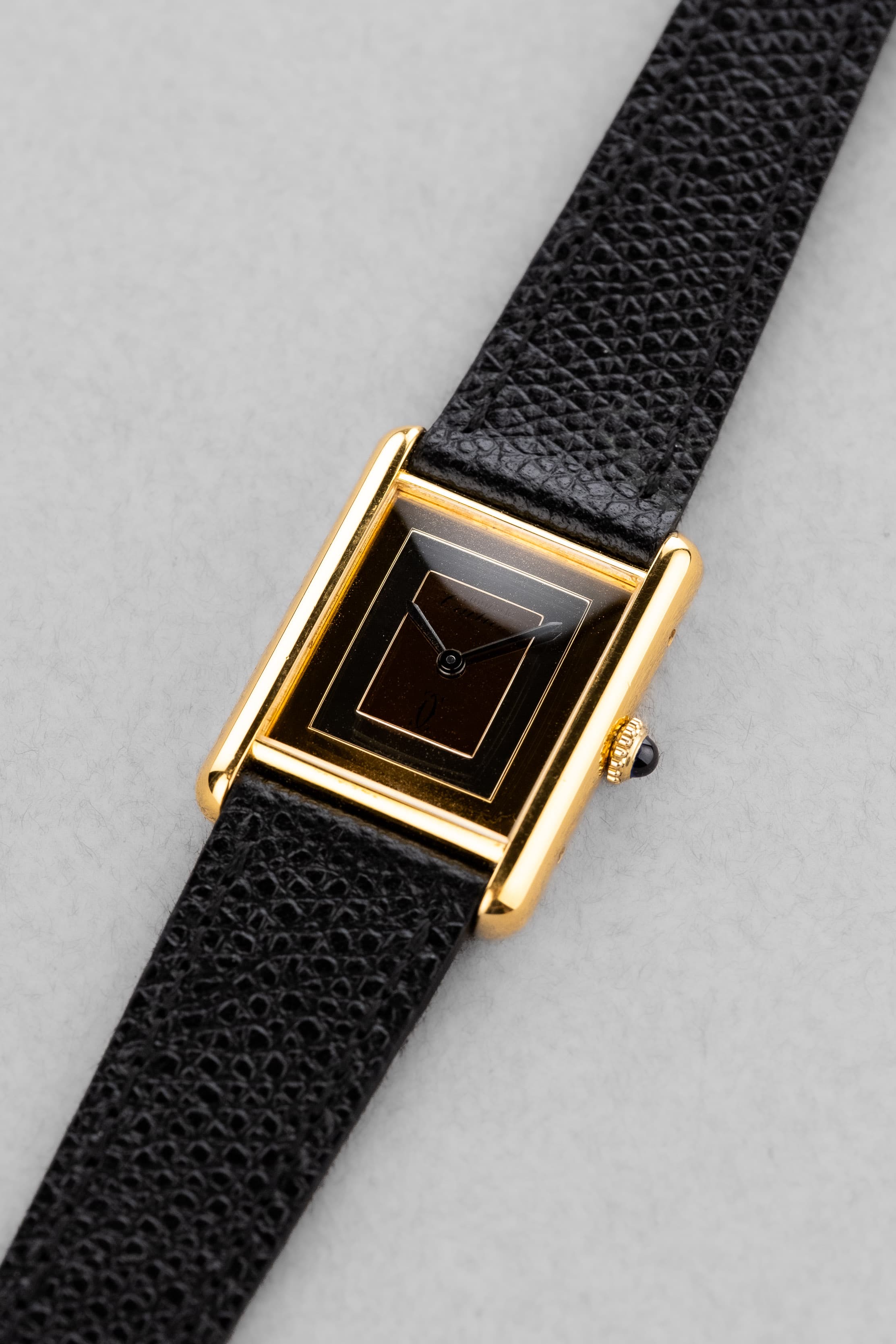 SDUT Cartier Tank Must Mécanique GM 6 « Trinity » - Three Quarters