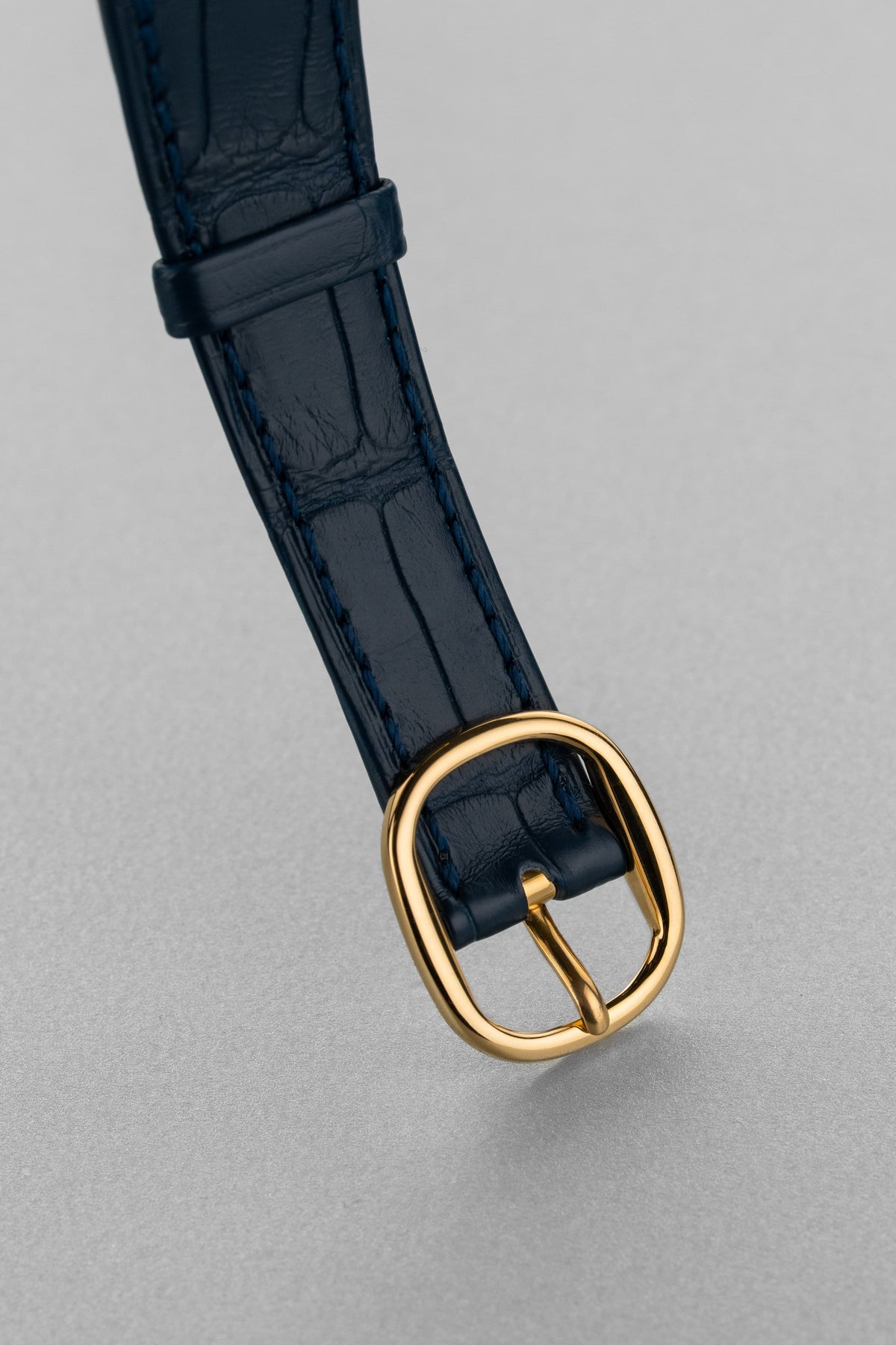 SKP2 精美的 Patek Philippe Ellipse d’Or「Jumbo」型號 3738 自動上鍊腕錶——藍色字盤 & Cal. 240 微型擺陀 - 錶扣外側