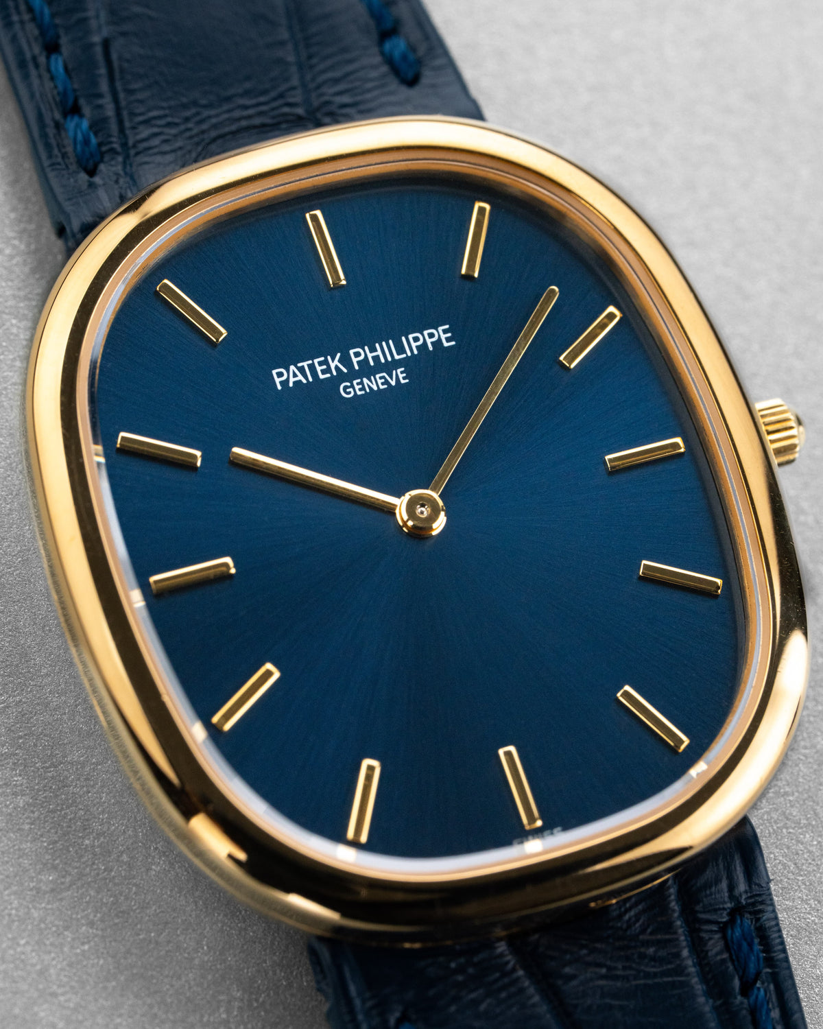 SKP2 Великолепные Patek Philippe Ellipse d’Or «Jumbo» ref. 3738 с автоподзаводом — синий циферблат и cal. 240 с микроротором - Циферблат