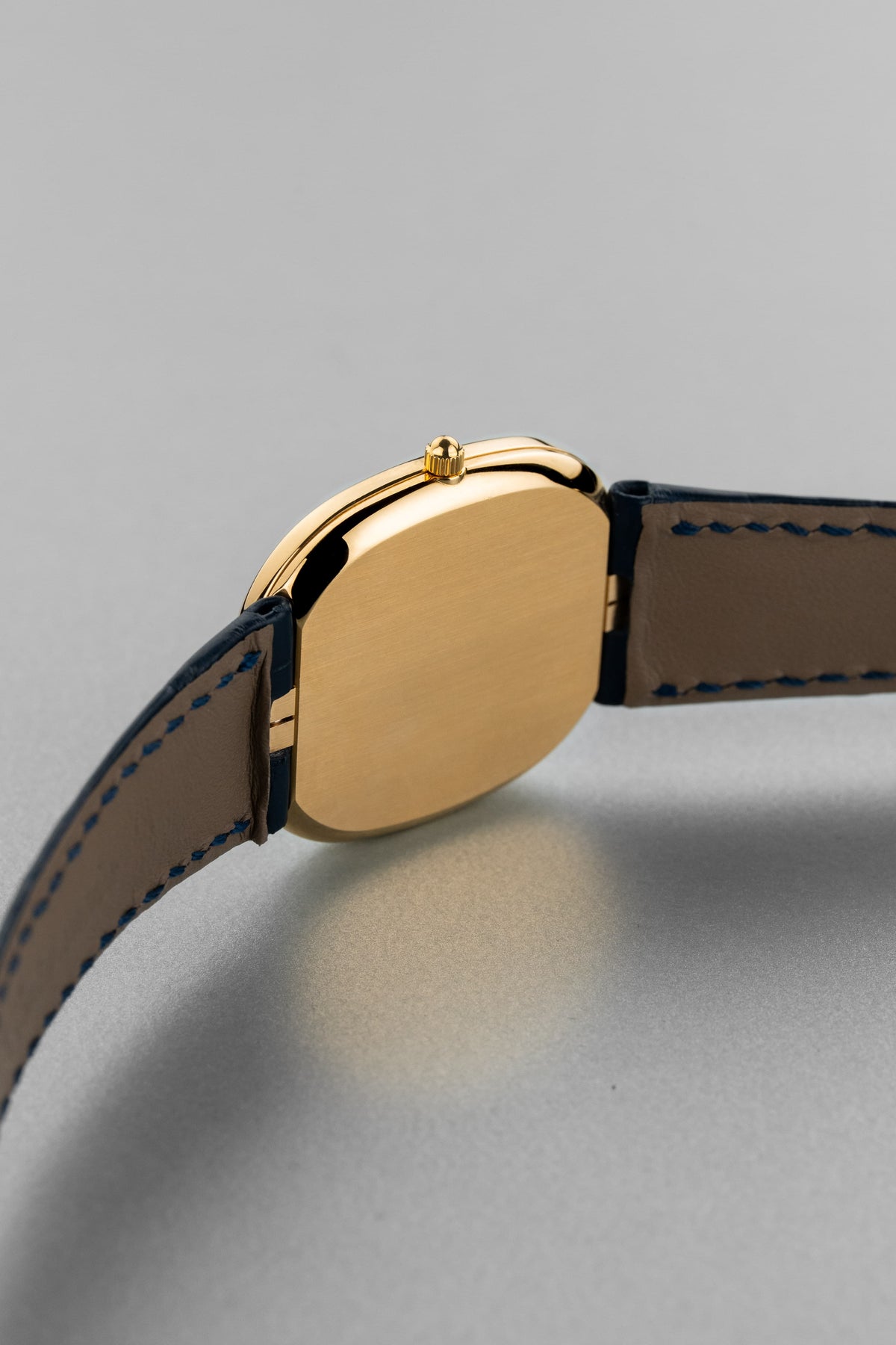 SKP2 精美的 Patek Philippe Ellipse d’Or「Jumbo」型號 3738 自動上鍊腕錶——藍色字盤 & Cal. 240 微型擺陀 - 右側