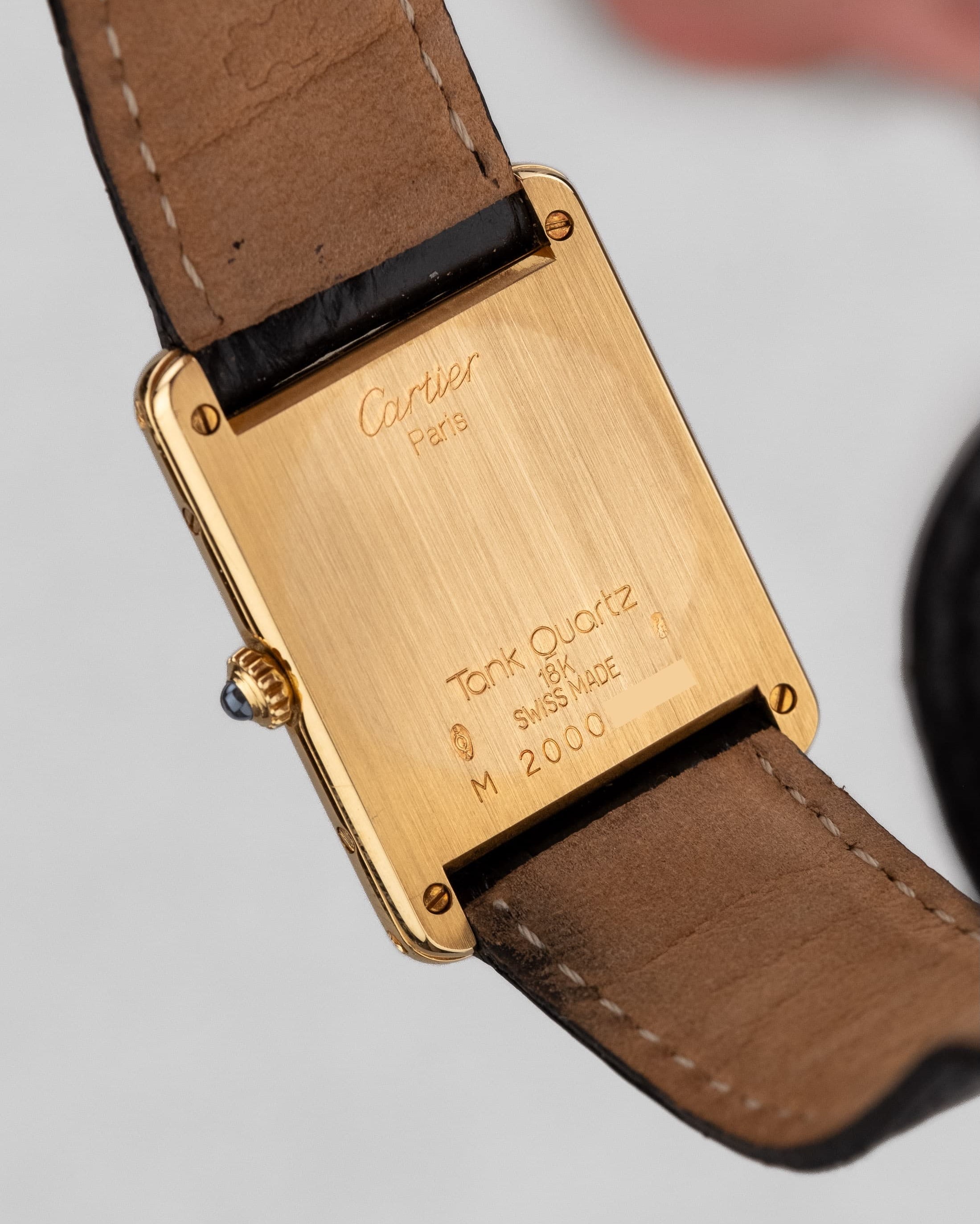 SMXY Cartier Tank Louis réf. M2000 en or jaune, circa 1990 – Parfait état et Boucle déployante en or - Back