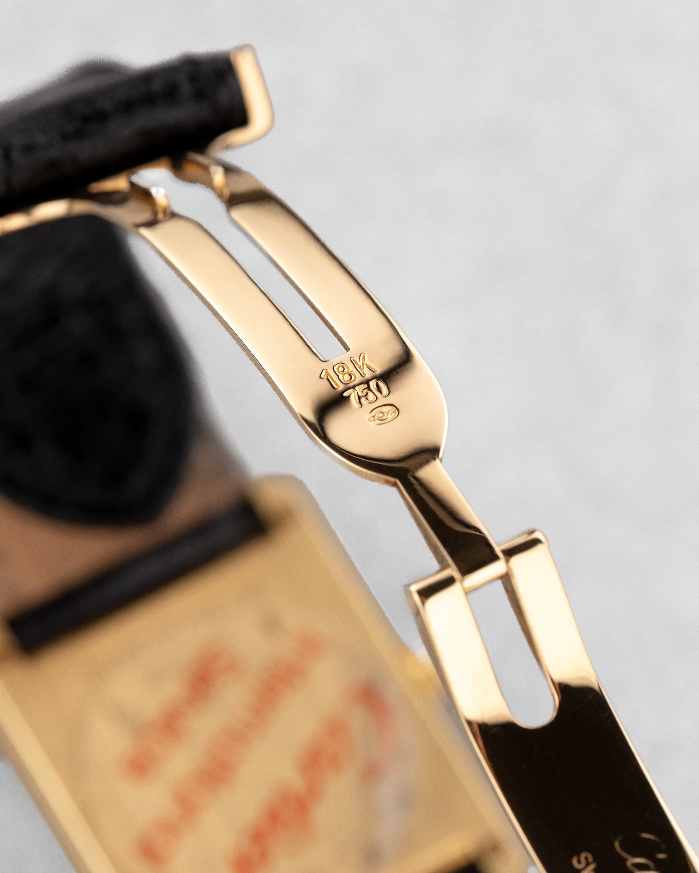 SMXY Cartier Tank Louis réf. M2000 en or jaune, circa 1990 – Parfait état et Boucle déployante en or - Buckle Inside