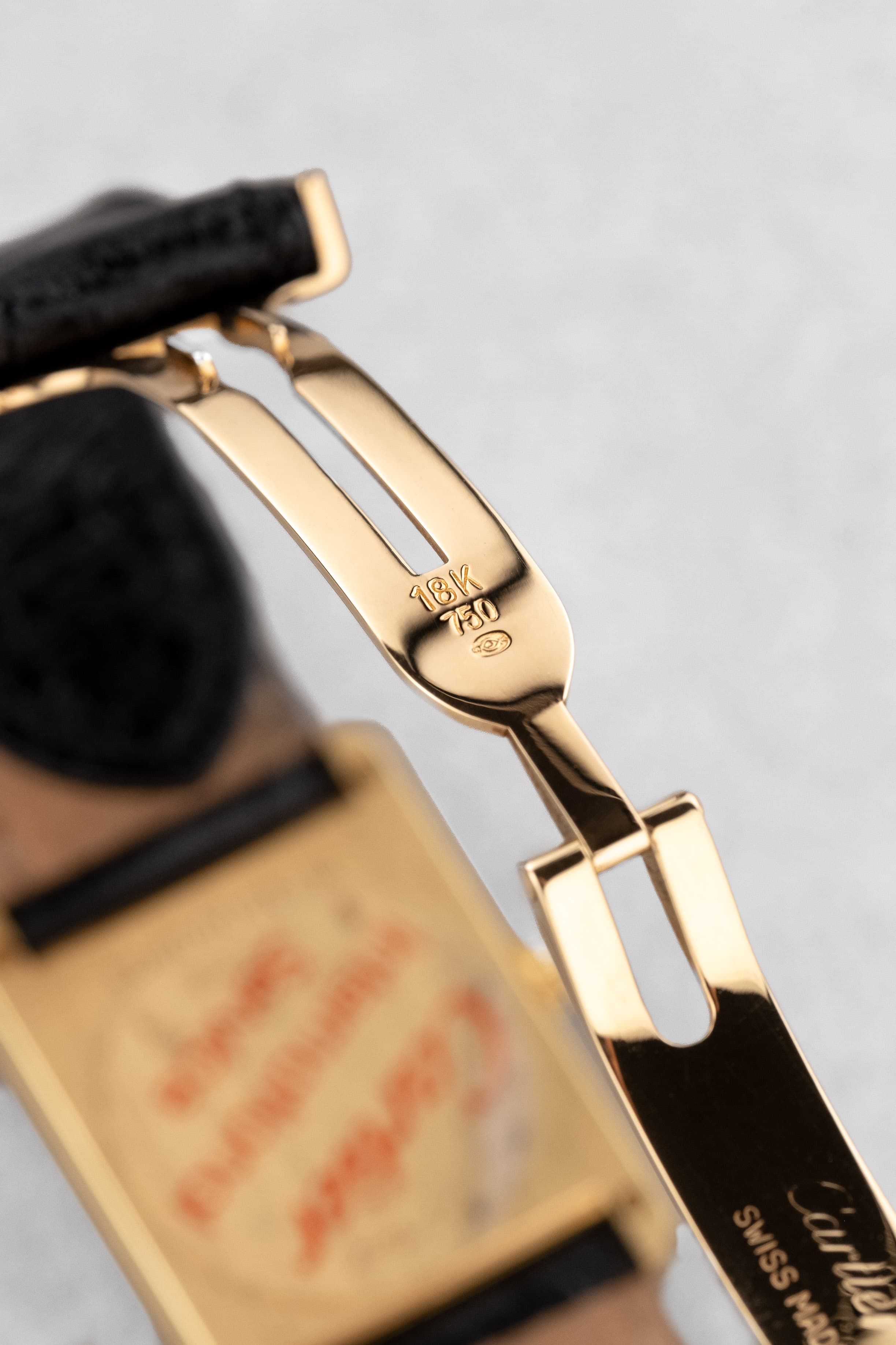 SMXY Cartier Tank Louis réf. M2000 en or jaune, circa 1990 – Parfait état et Boucle déployante en or - Buckle Inside
