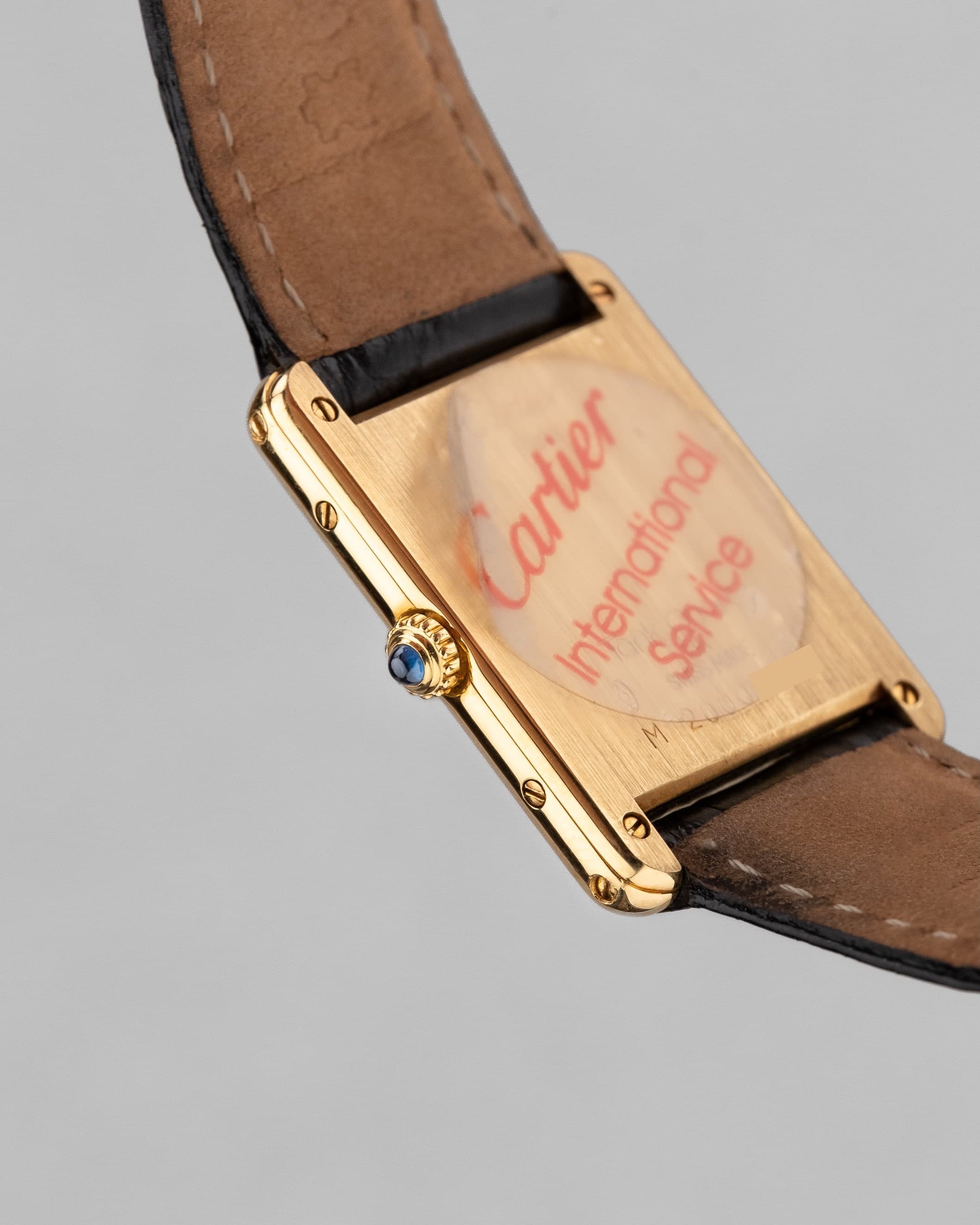 SMXY Cartier Tank Louis réf. M2000 en or jaune, circa 1990 – Parfait état et Boucle déployante en or - Right side