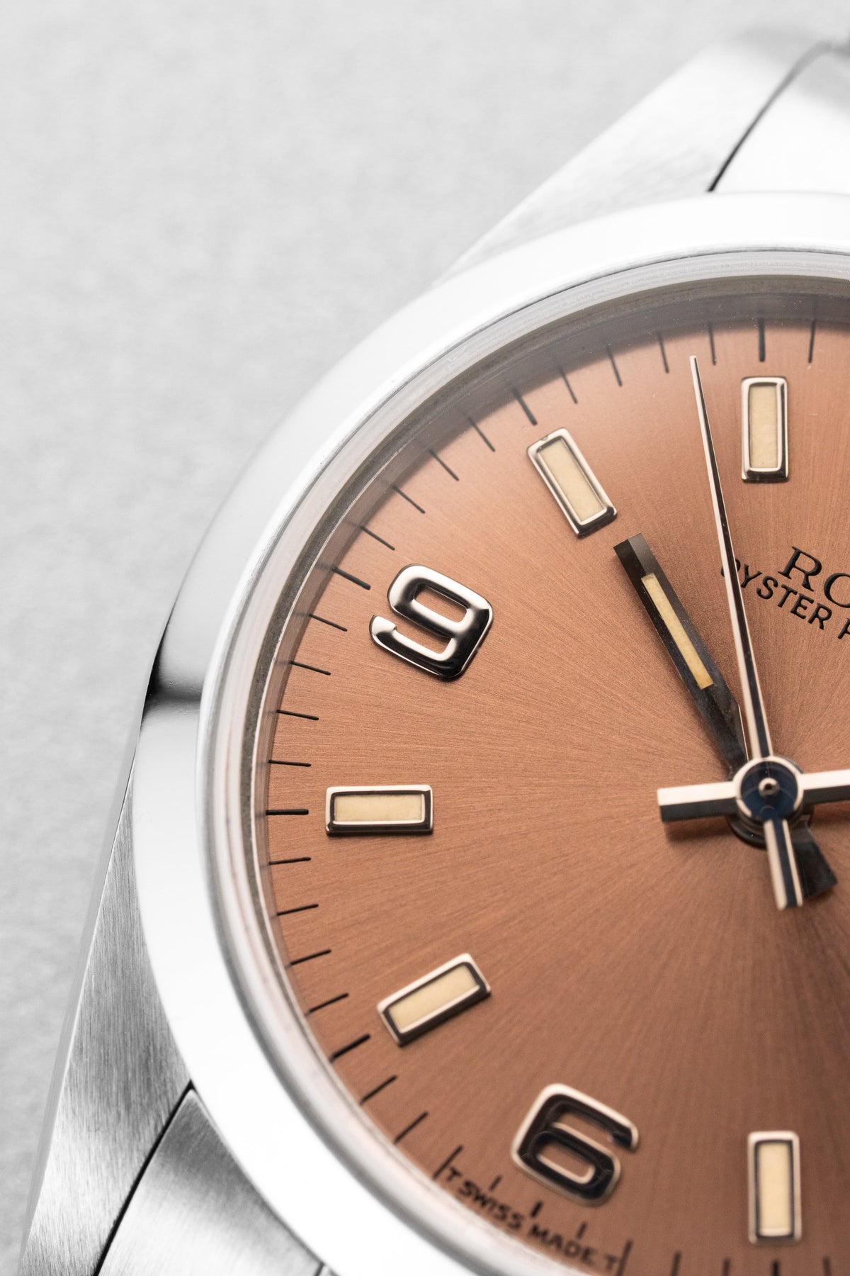SUK2 Rolex Oyster Perpetual 31 réf. 67480 de 1997-1998 – Garantie Rolex d’origine + Cadran rose/saumon « Explorer 3-6-9 » - Dial