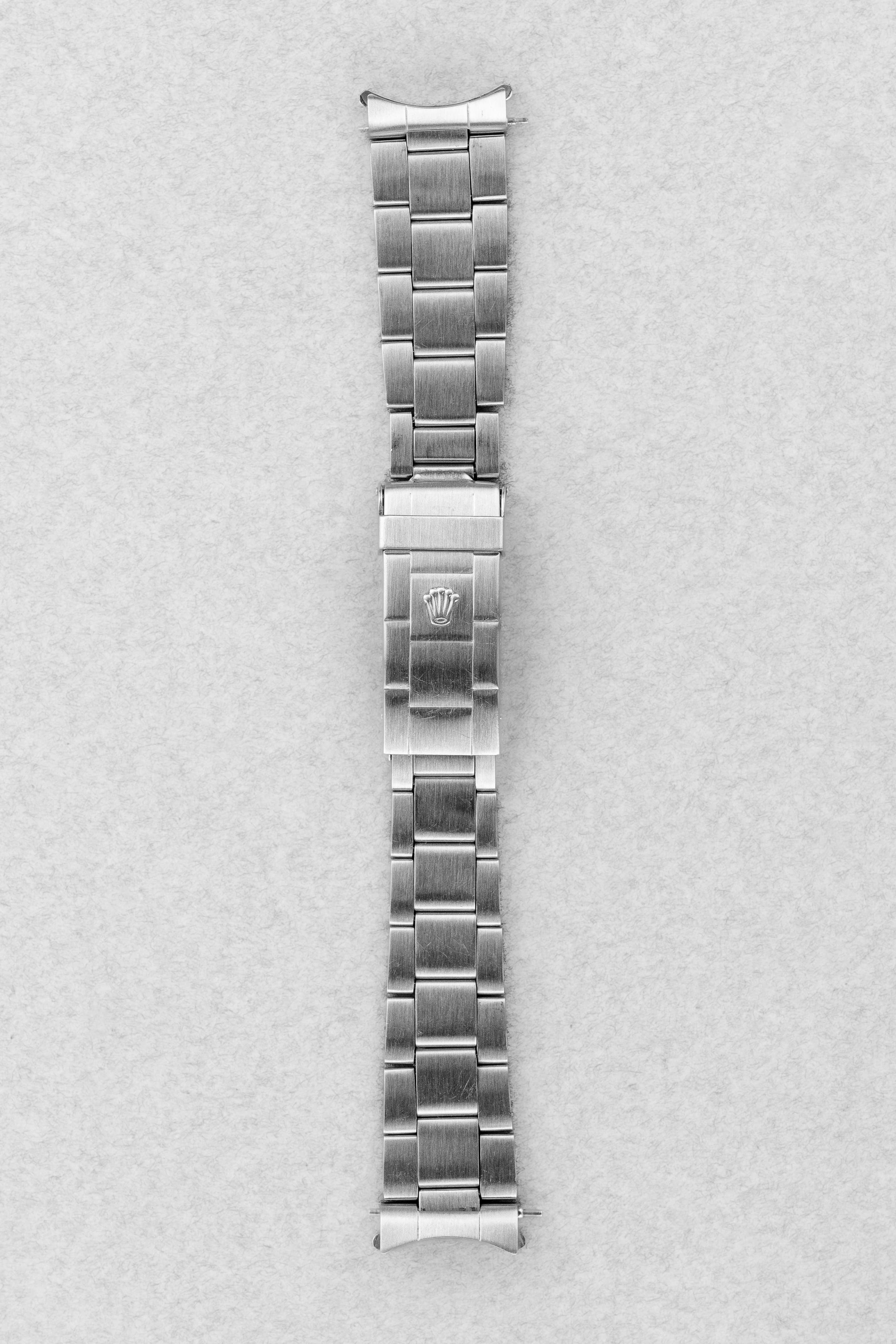 SW34 Rolex Submariner ref. 5513 «Meters First Zinc Sulfide» من عام 1966 - السوار من الأمام